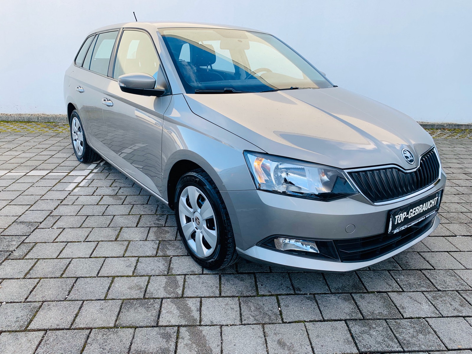 Skoda Fabia Combi 1 0 Ambition KLIMA SITZHEIZUNG AHK Gebraucht