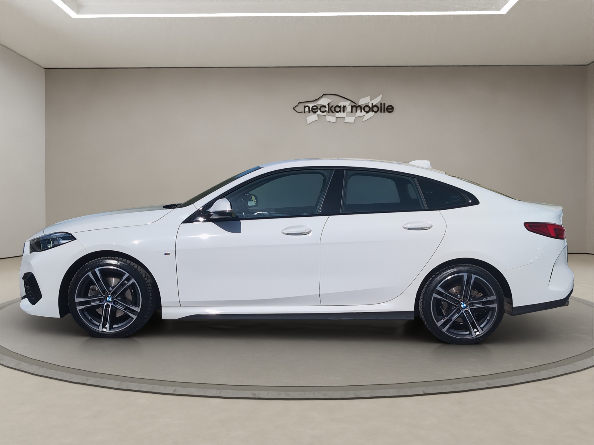 Daumennagel 13 - BMW 218d M-Sport Navi LED PDC Lenradkheizung