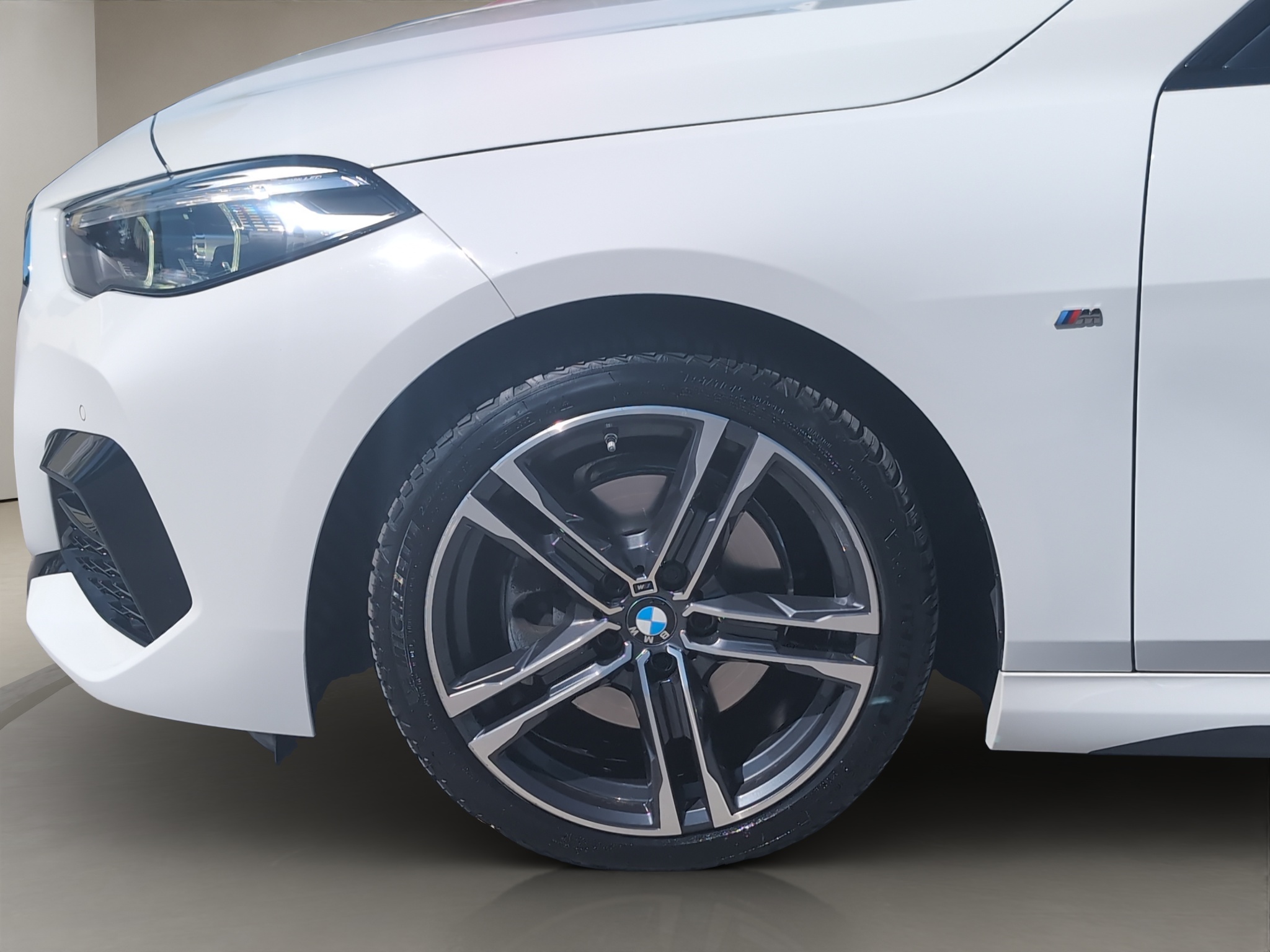 Daumennagel 15 - BMW 218d M-Sport Navi LED PDC Lenradkheizung