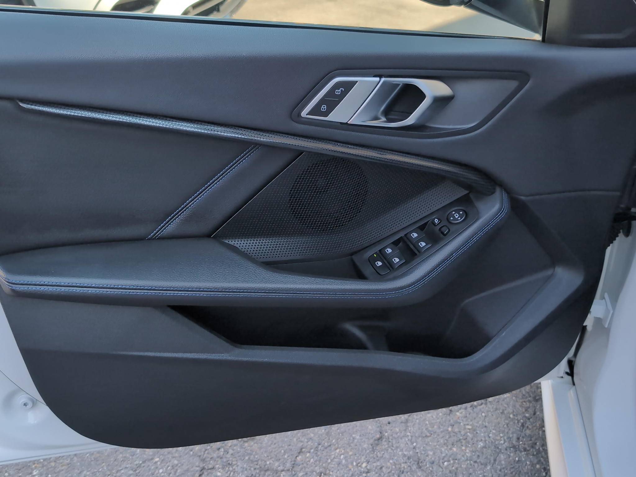 Daumennagel 16 - BMW 218d M-Sport Navi LED PDC Lenradkheizung