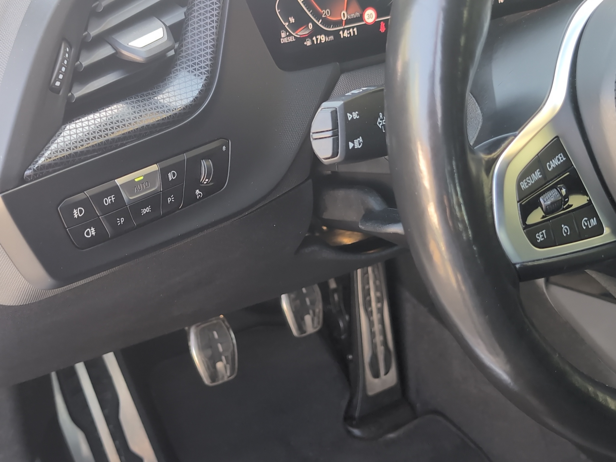 Daumennagel 18 - BMW 218d M-Sport Navi LED PDC Lenradkheizung