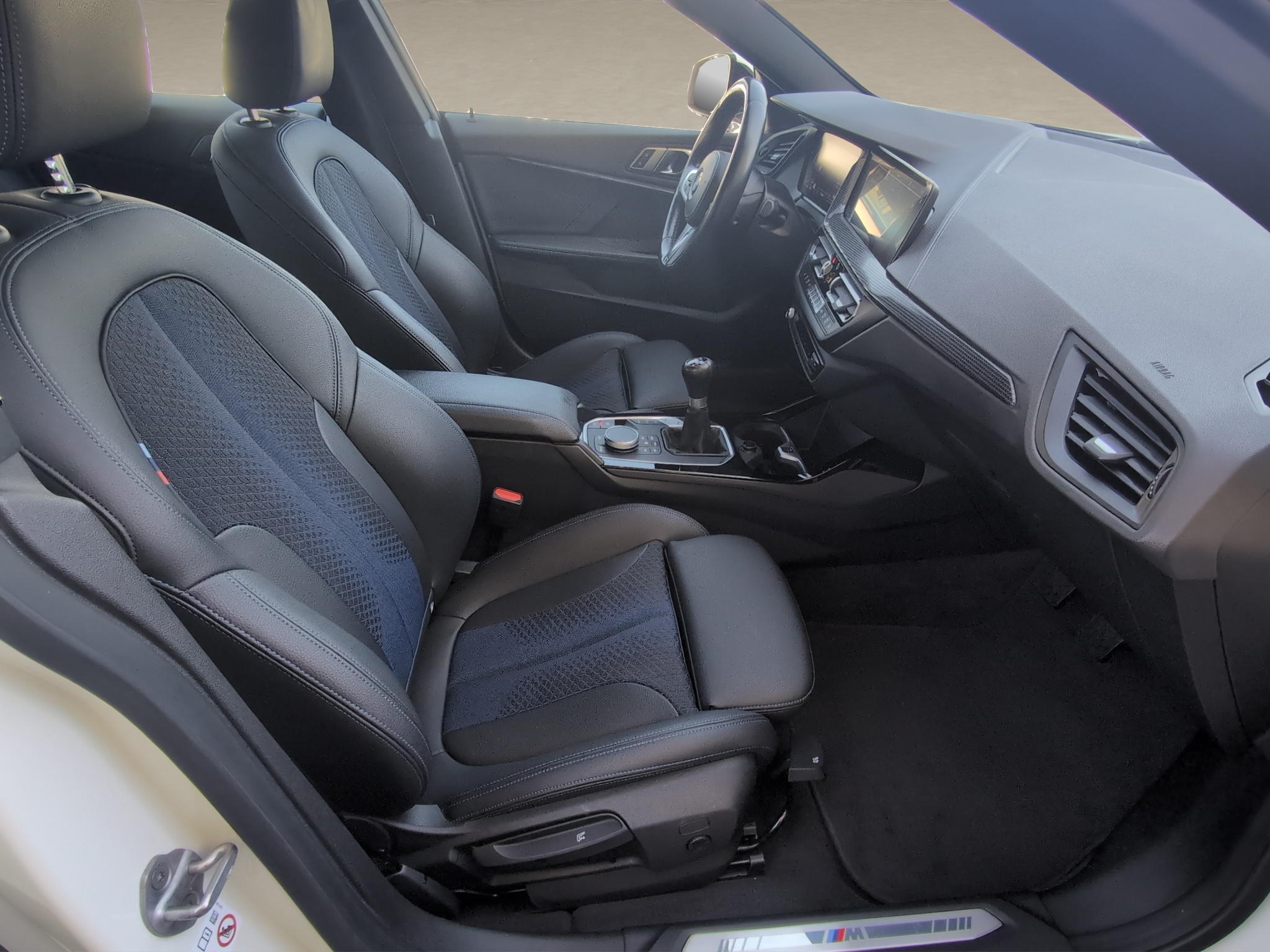 Daumennagel 27 - BMW 218d M-Sport Navi LED PDC Lenradkheizung