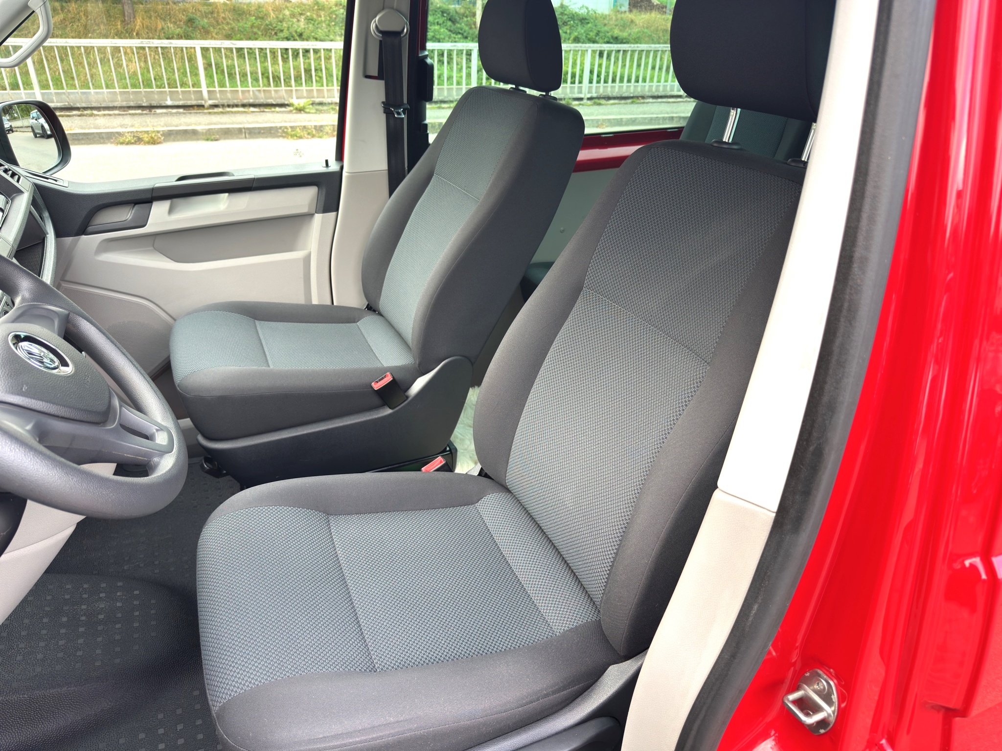 Daumennagel 19 - Volkswagen T6 Transporter Kasten/Kombi Navi Sitzheizung AHK EcoProfi