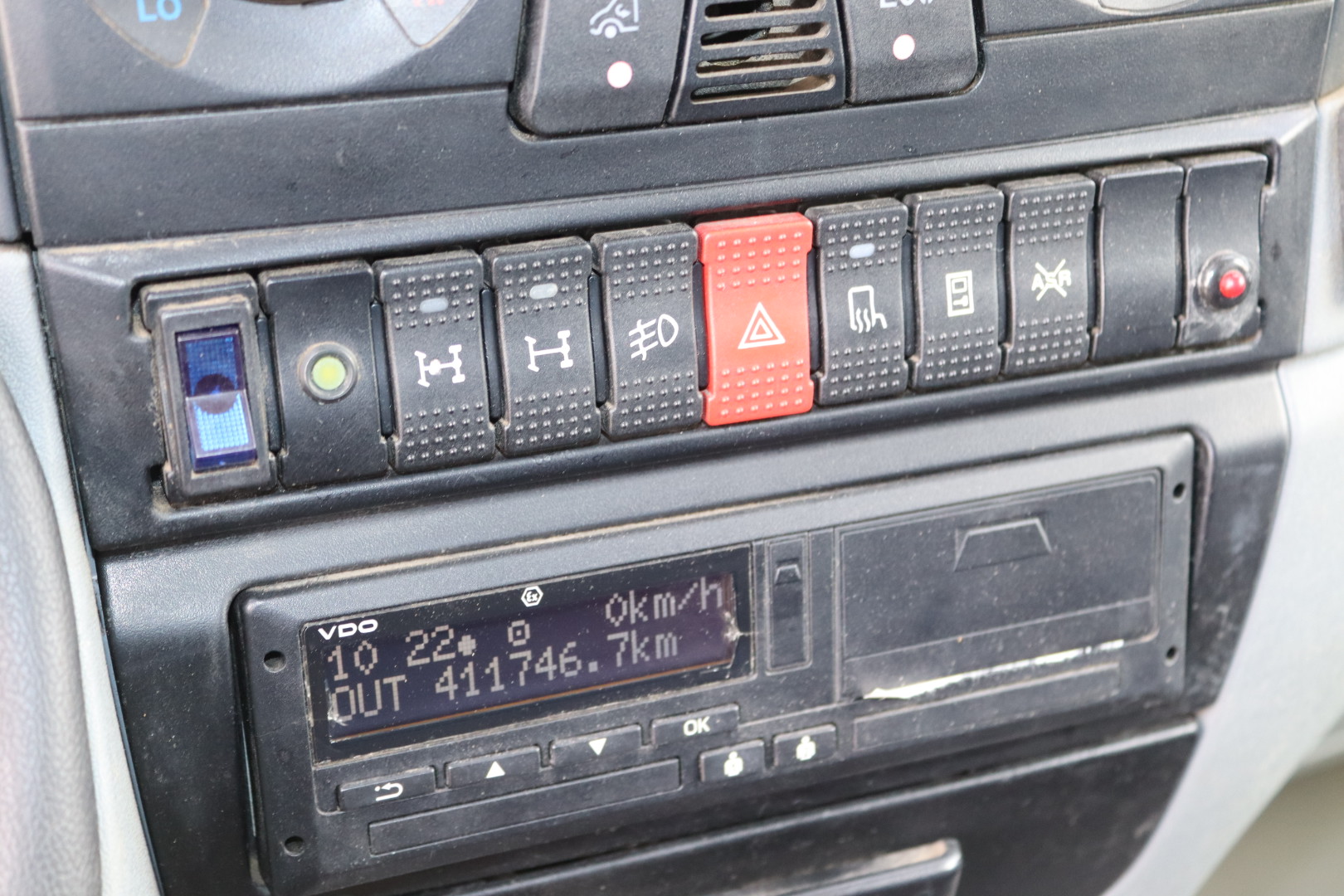 Daumennagel 33 - Iveco Daily 35C18 Doka Pritsche Plane 4x4 ALLRAD