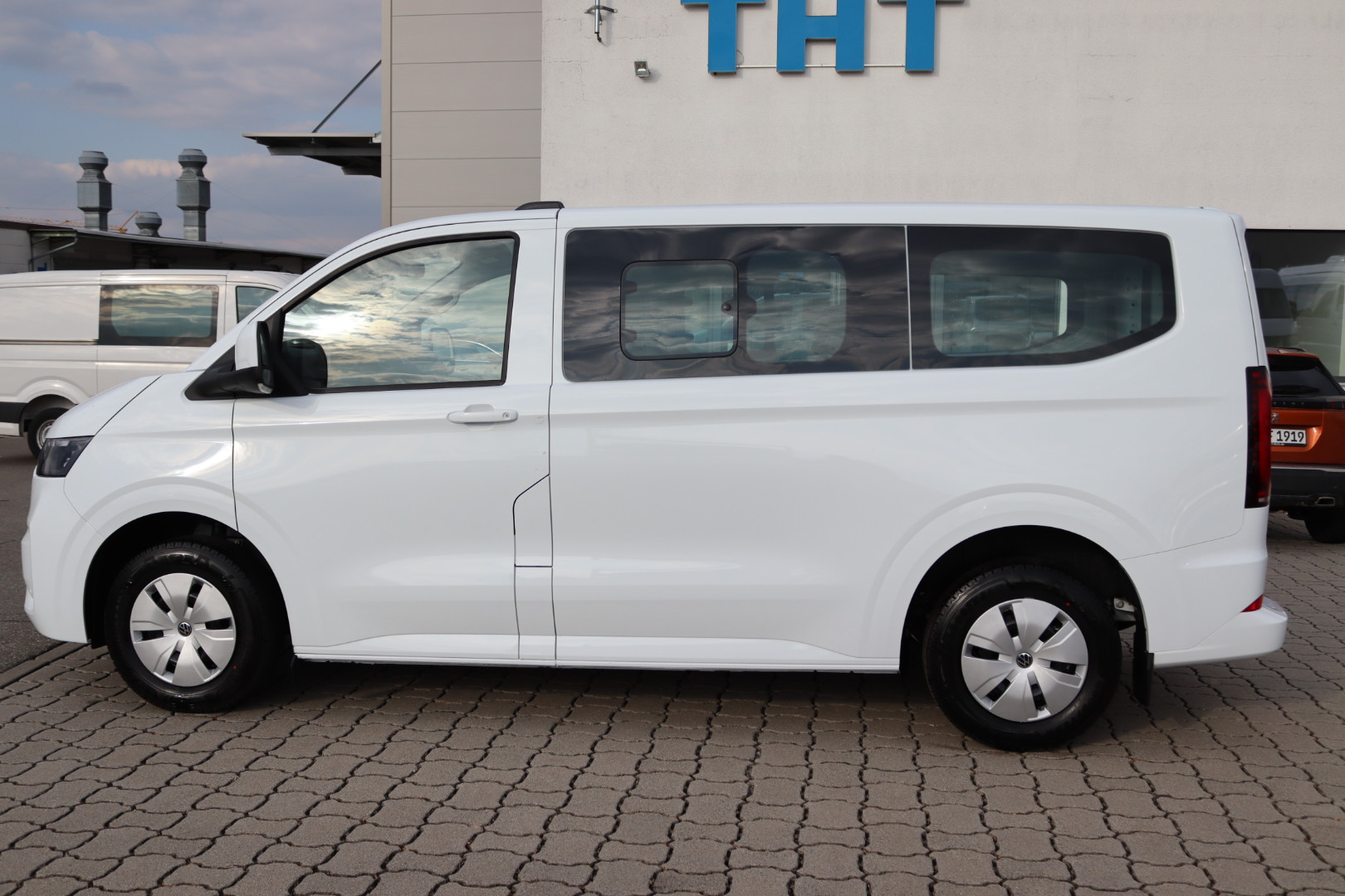 Daumennagel 5 - Volkswagen T7 Transporter 5-Sitzer Kurz AHK KAM LED SHZ N1