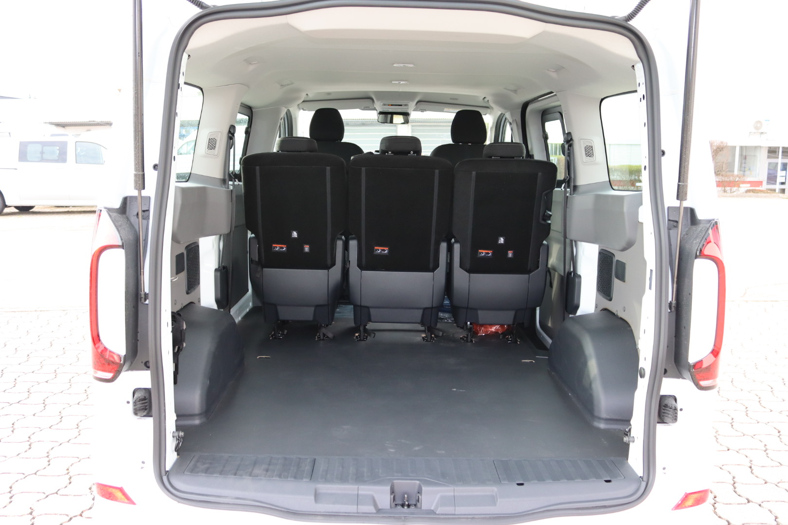 Daumennagel 10 - Volkswagen T7 Transporter 5-Sitzer Kurz AHK KAM LED SHZ N1