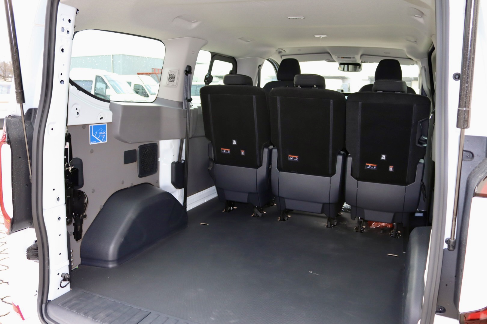 Daumennagel 11 - Volkswagen T7 Transporter 5-Sitzer Kurz AHK KAM LED SHZ N1