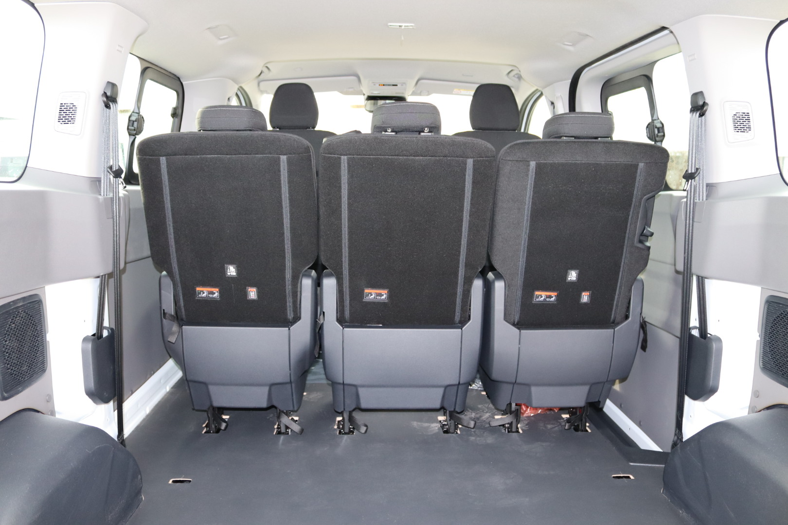 Daumennagel 13 - Volkswagen T7 Transporter 5-Sitzer Kurz AHK KAM LED SHZ N1