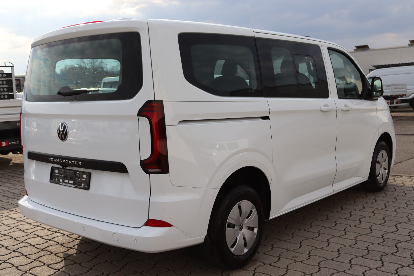 Daumennagel 15 - Volkswagen T7 Transporter 5-Sitzer Kurz AHK KAM LED SHZ N1