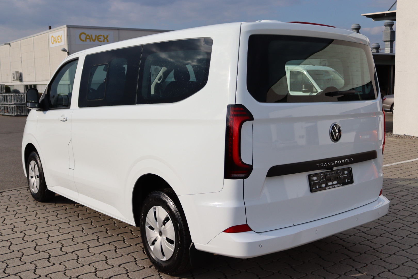 Daumennagel 6 - Volkswagen T7 Transporter 5-Sitzer Kurz AHK KAM LED SHZ N1