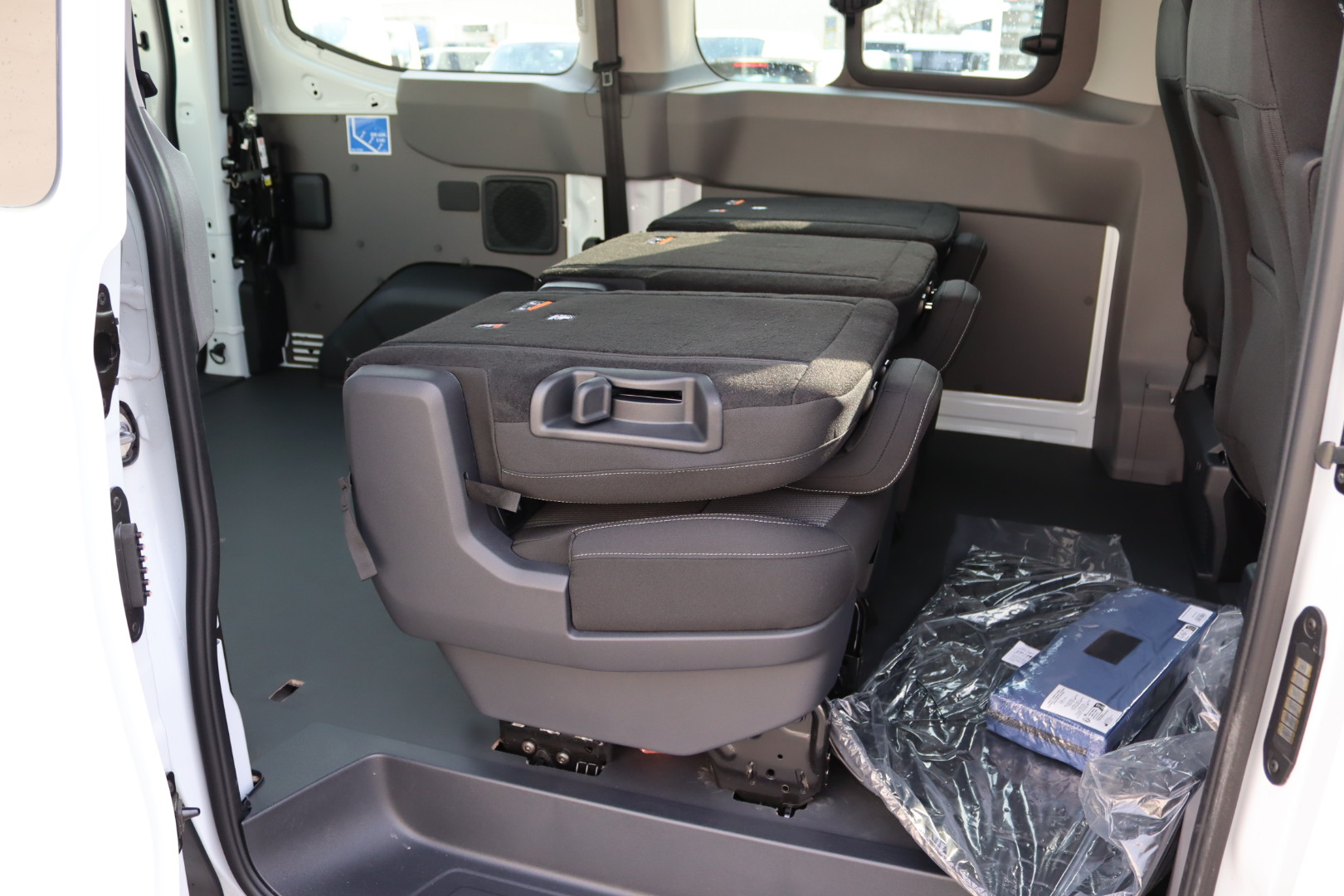 Daumennagel 18 - Volkswagen T7 Transporter 5-Sitzer Kurz AHK KAM LED SHZ N1