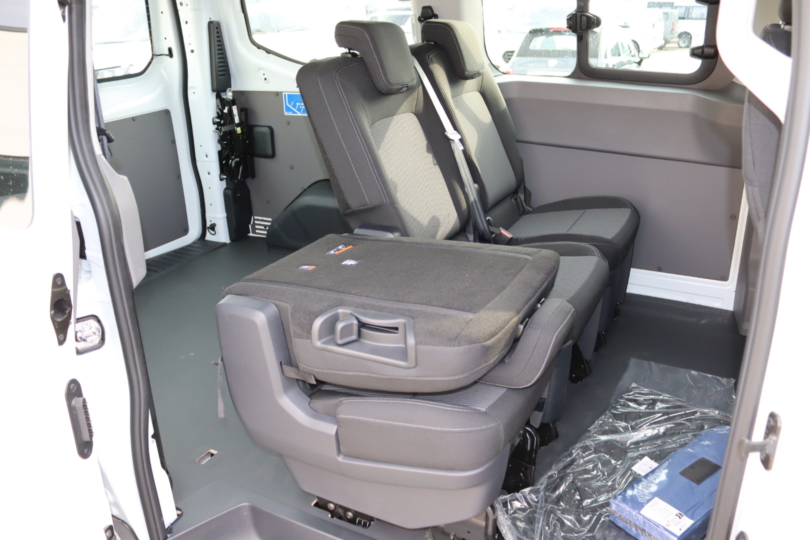Daumennagel 20 - Volkswagen T7 Transporter 5-Sitzer Kurz AHK KAM LED SHZ N1