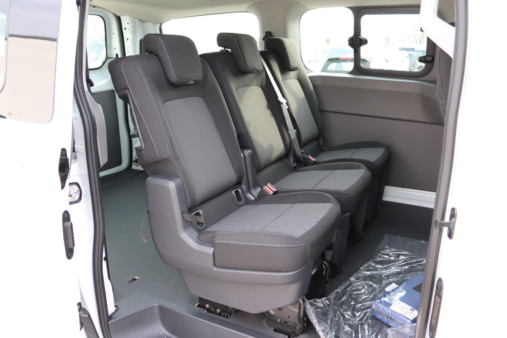 Daumennagel 17 - Volkswagen T7 Transporter 5-Sitzer Kurz AHK KAM LED SHZ N1