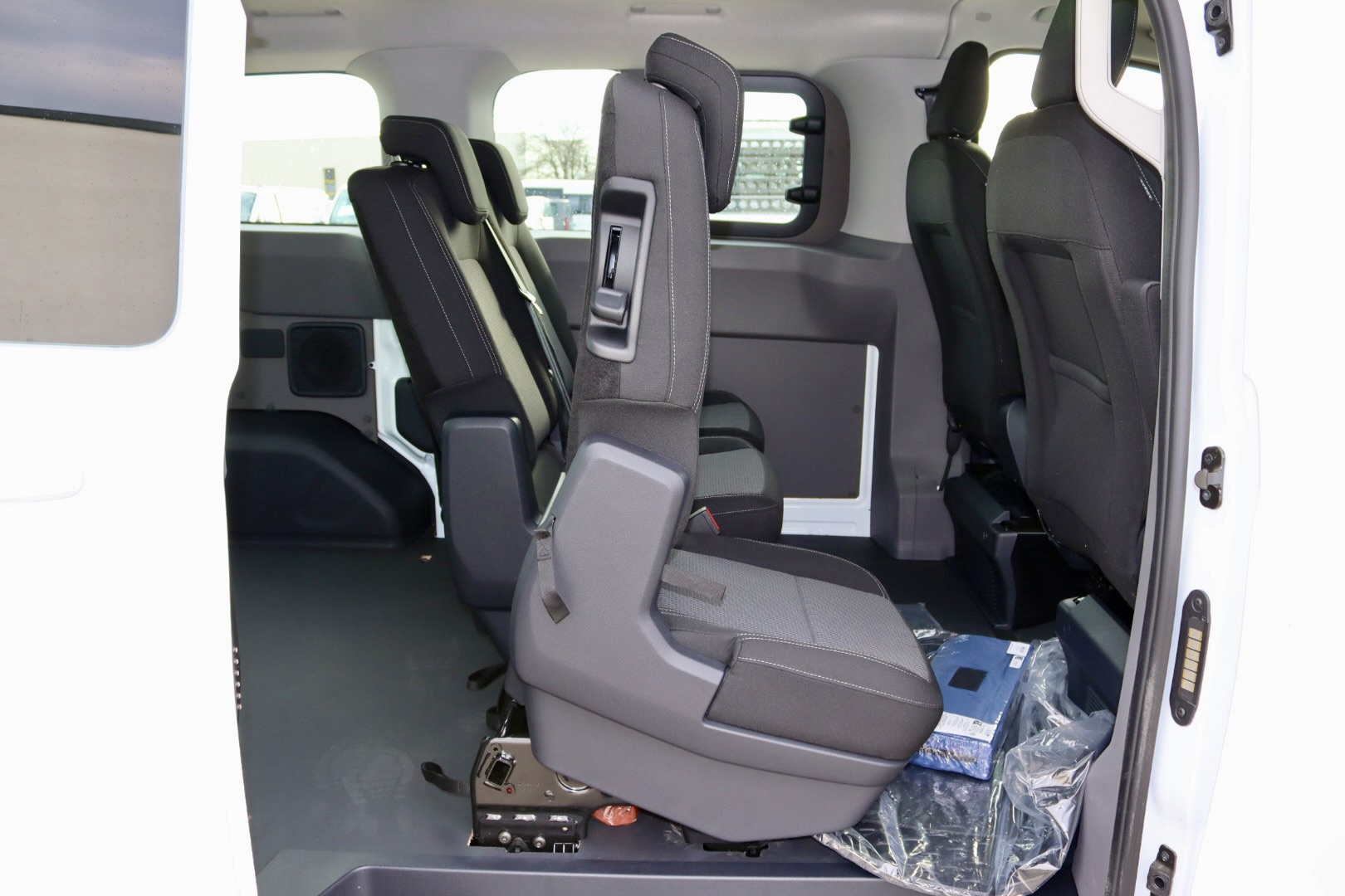Daumennagel 21 - Volkswagen T7 Transporter 5-Sitzer Kurz AHK KAM LED SHZ N1