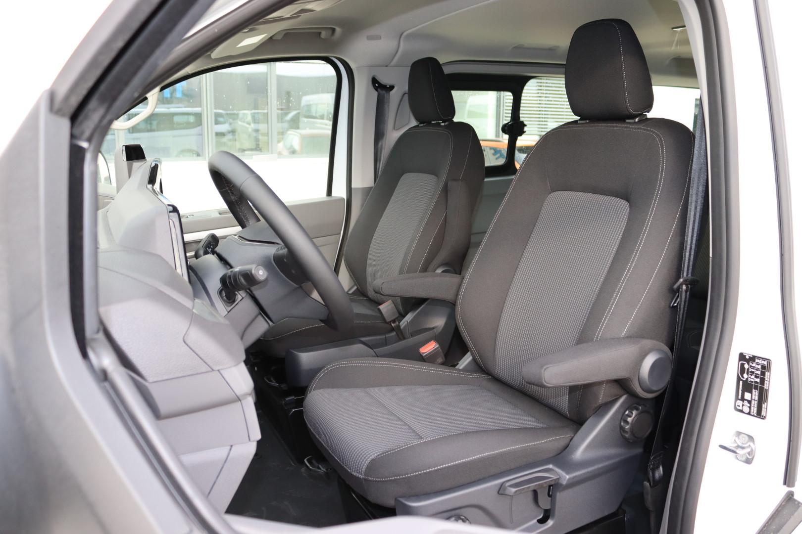 Daumennagel 24 - Volkswagen T7 Transporter 5-Sitzer Kurz AHK KAM LED SHZ N1