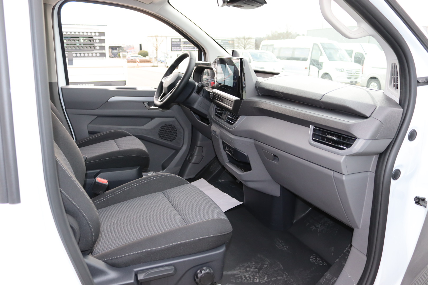 Daumennagel 44 - Volkswagen T7 Transporter 5-Sitzer Kurz AHK KAM LED SHZ N1