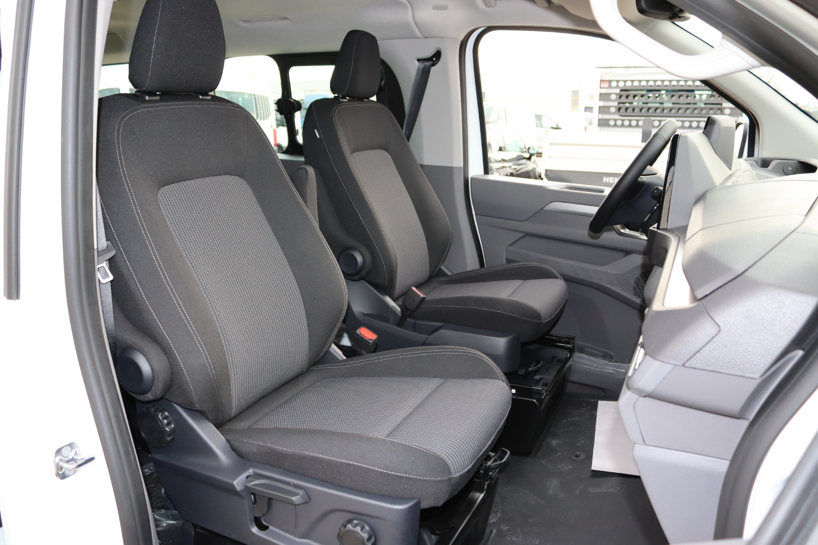 Daumennagel 46 - Volkswagen T7 Transporter 5-Sitzer Kurz AHK KAM LED SHZ N1