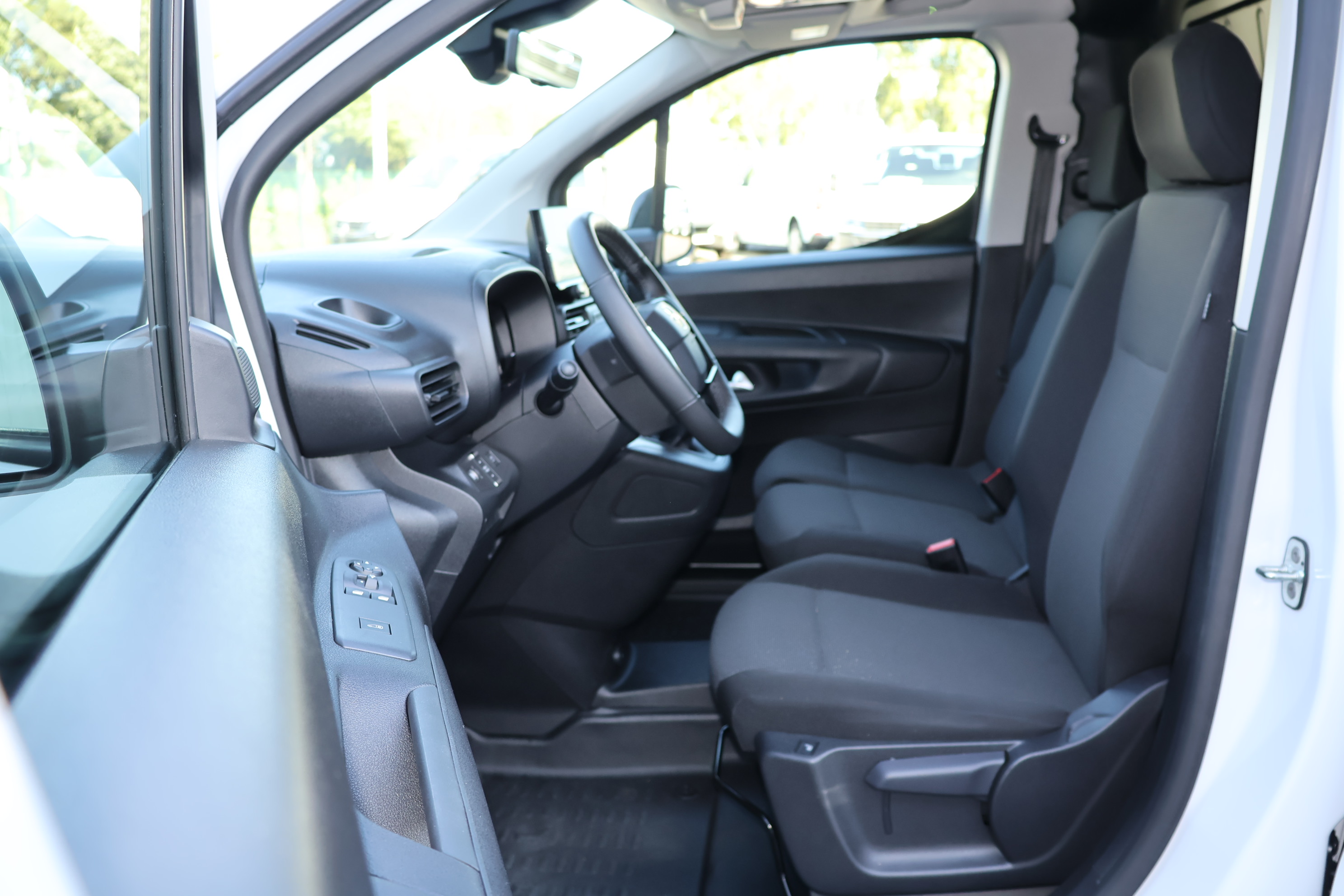 Daumennagel 8 - Opel Combo 1.5-D Kasten XL + 2-Schiebetüren Navi Cam