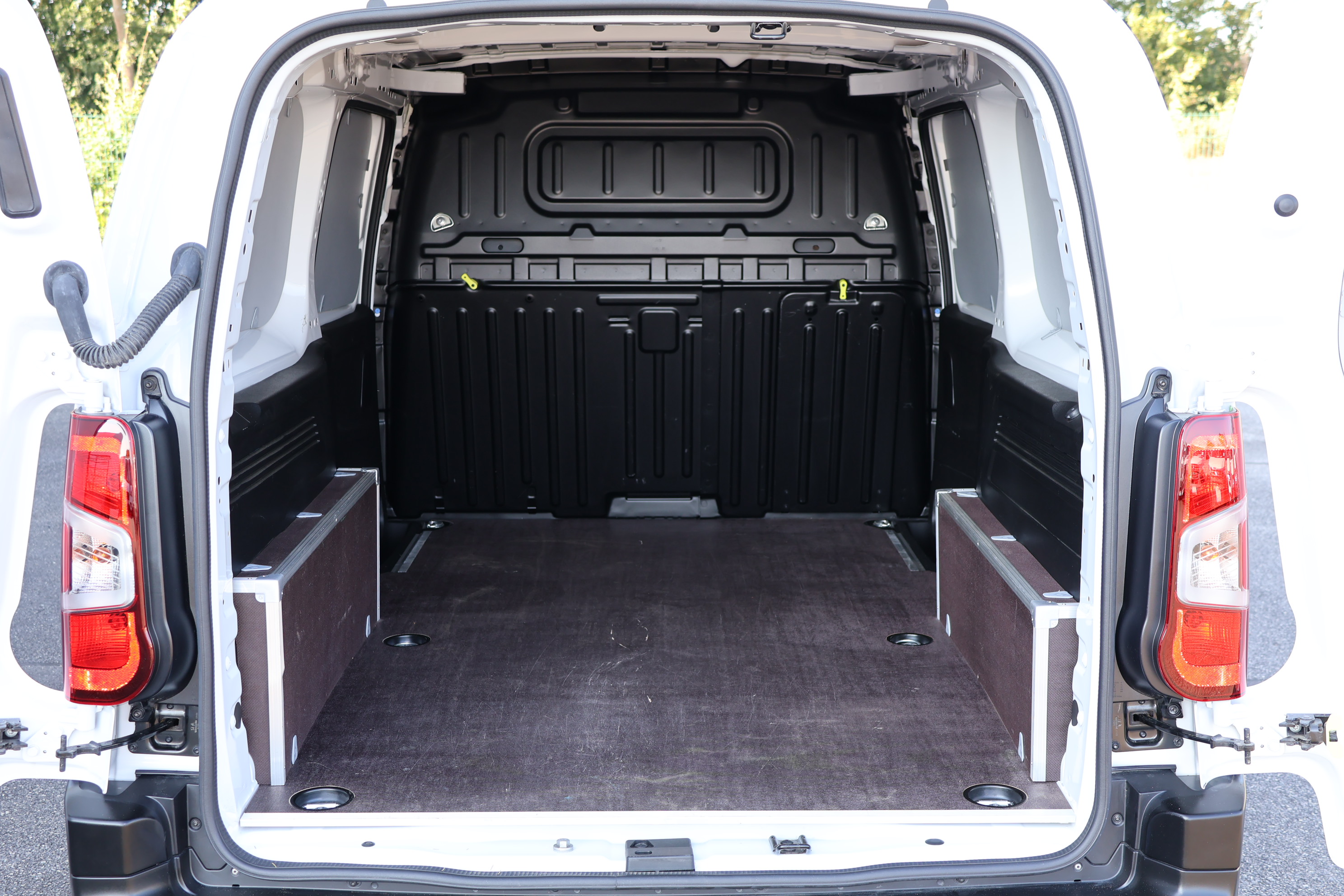 Daumennagel 6 - Opel Combo 1.5-D Kasten XL + 2-Schiebetüren Navi Cam