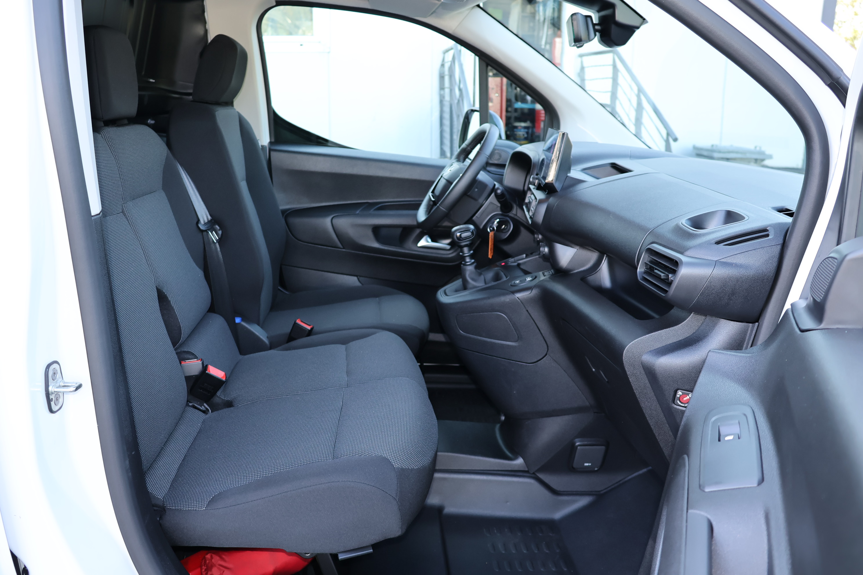 Daumennagel 9 - Opel Combo 1.5-D Kasten XL + 2-Schiebetüren Navi Cam