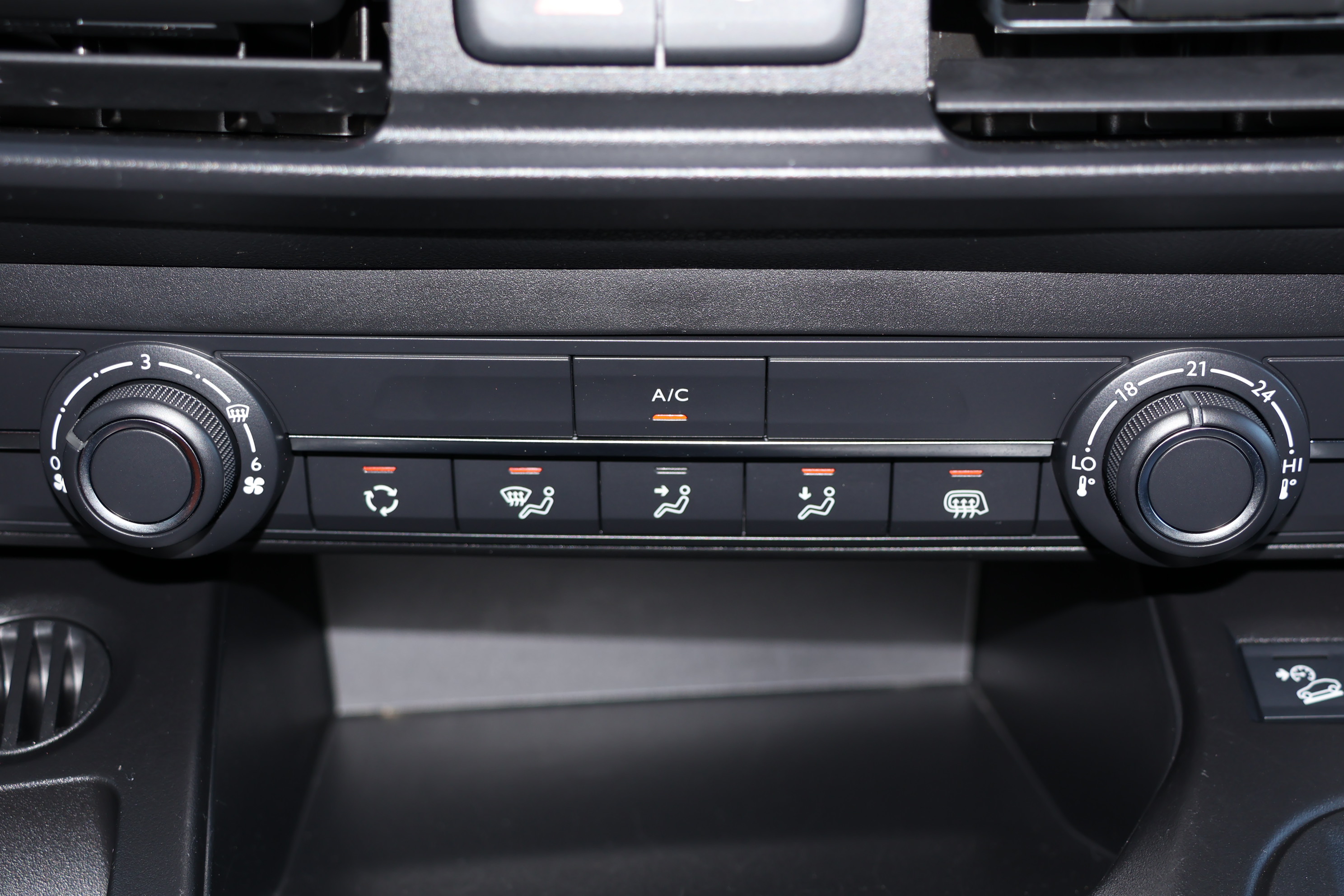Daumennagel 22 - Opel Combo 1.5-D Kasten XL + 2-Schiebetüren Navi Cam