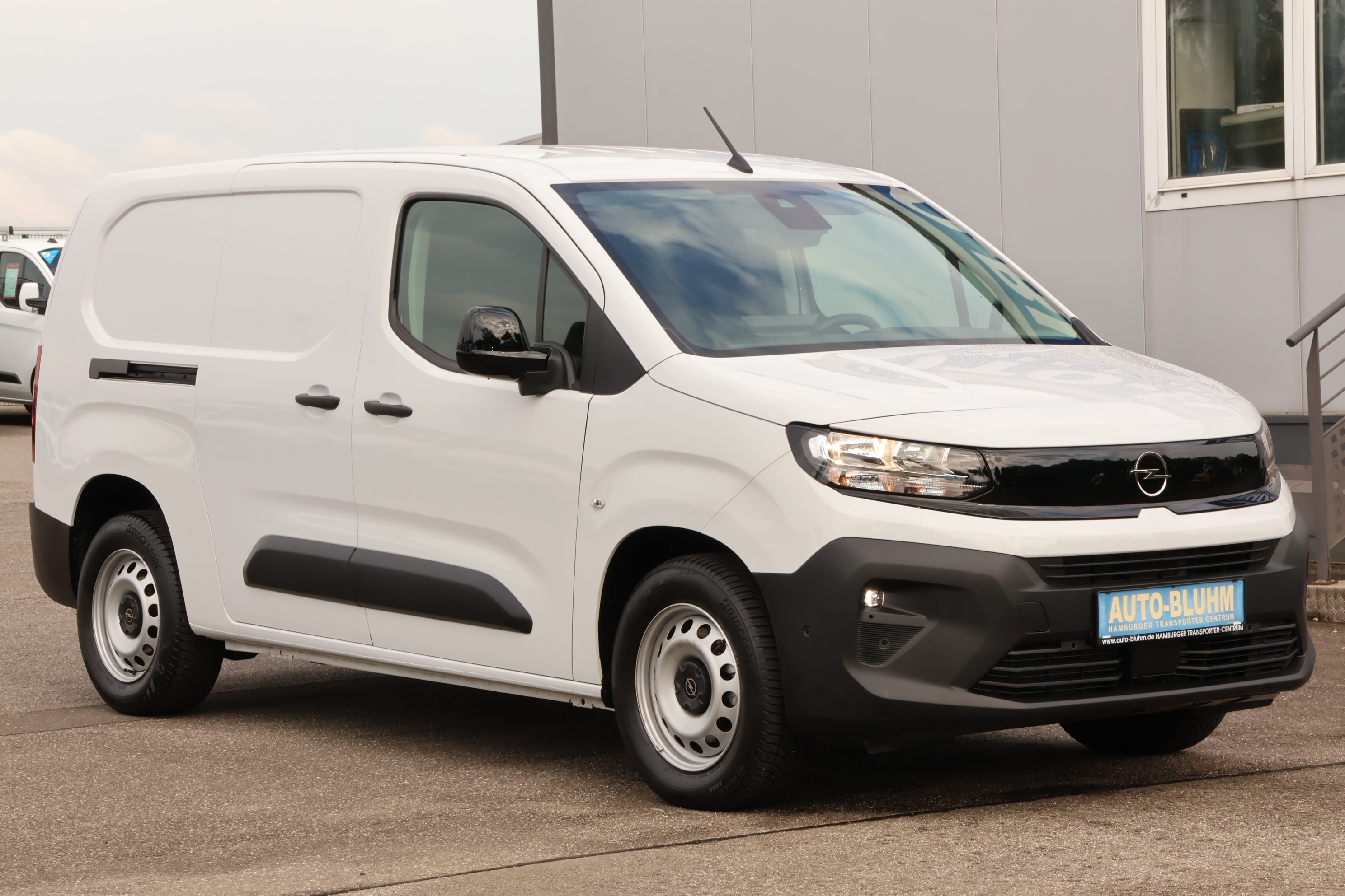 Daumennagel 2 - Opel Combo 1.5-D Kasten XL + 2-Schiebetüren Navi Cam