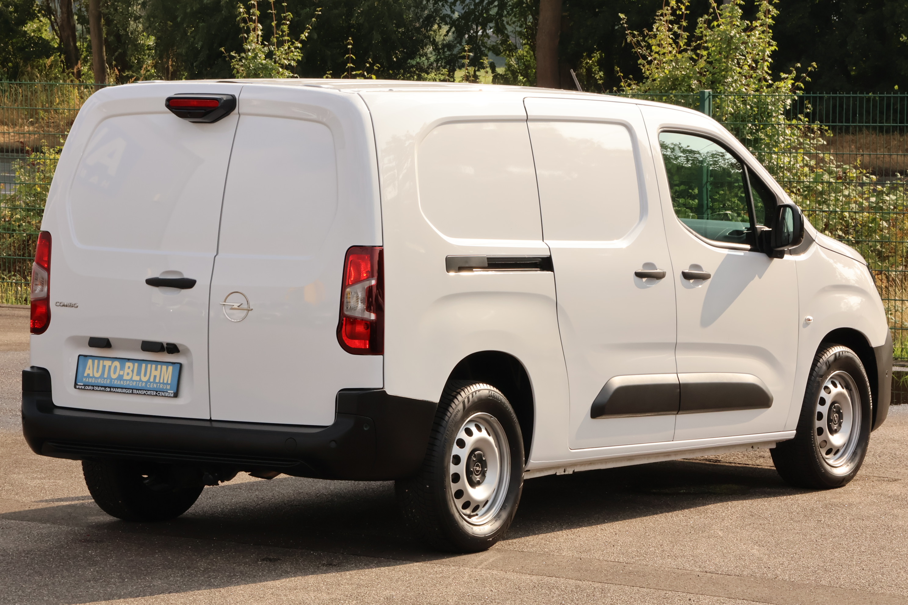 Daumennagel 3 - Opel Combo 1.5-D Kasten XL + 2-Schiebetüren Navi Cam