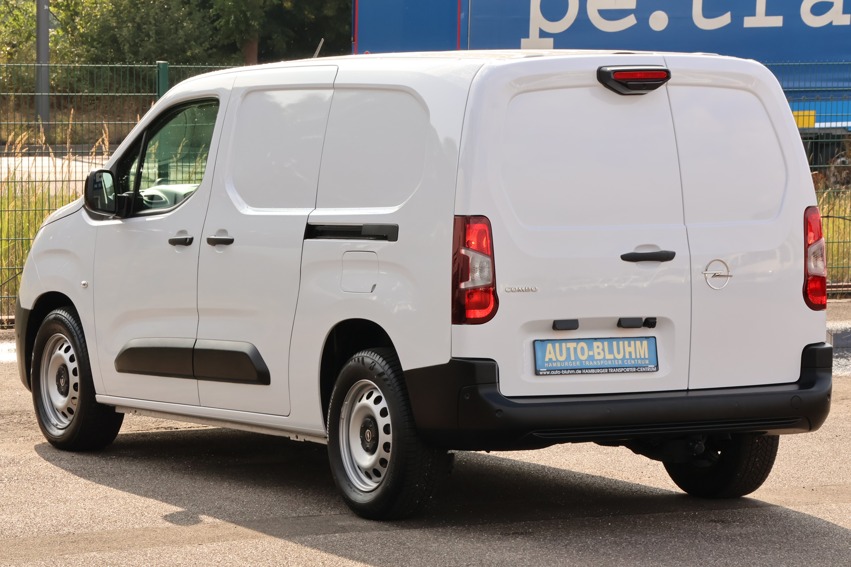 Daumennagel 4 - Opel Combo 1.5-D Kasten XL + 2-Schiebetüren Navi Cam