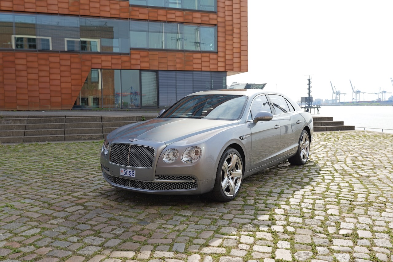 Bentley Flying Spur 6.0 W12 Used vehicle for sale | First registration 06/2015 | Price 67.500 €