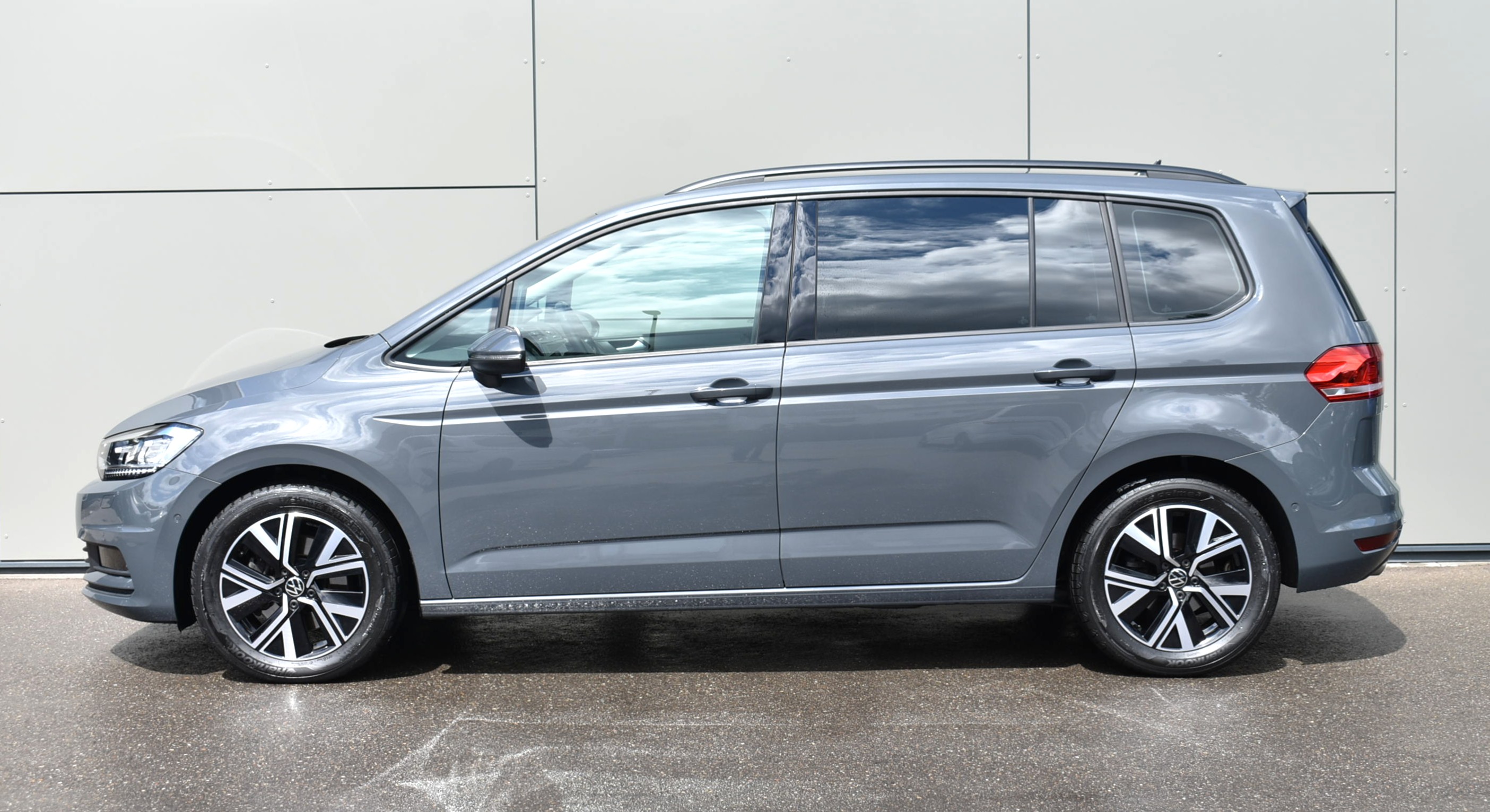 Daumennagel 9 - Volkswagen TOURAN COMFORT/ DIG.C/STAND/7SITZ/RFK/APP/LED/ACC/AHK