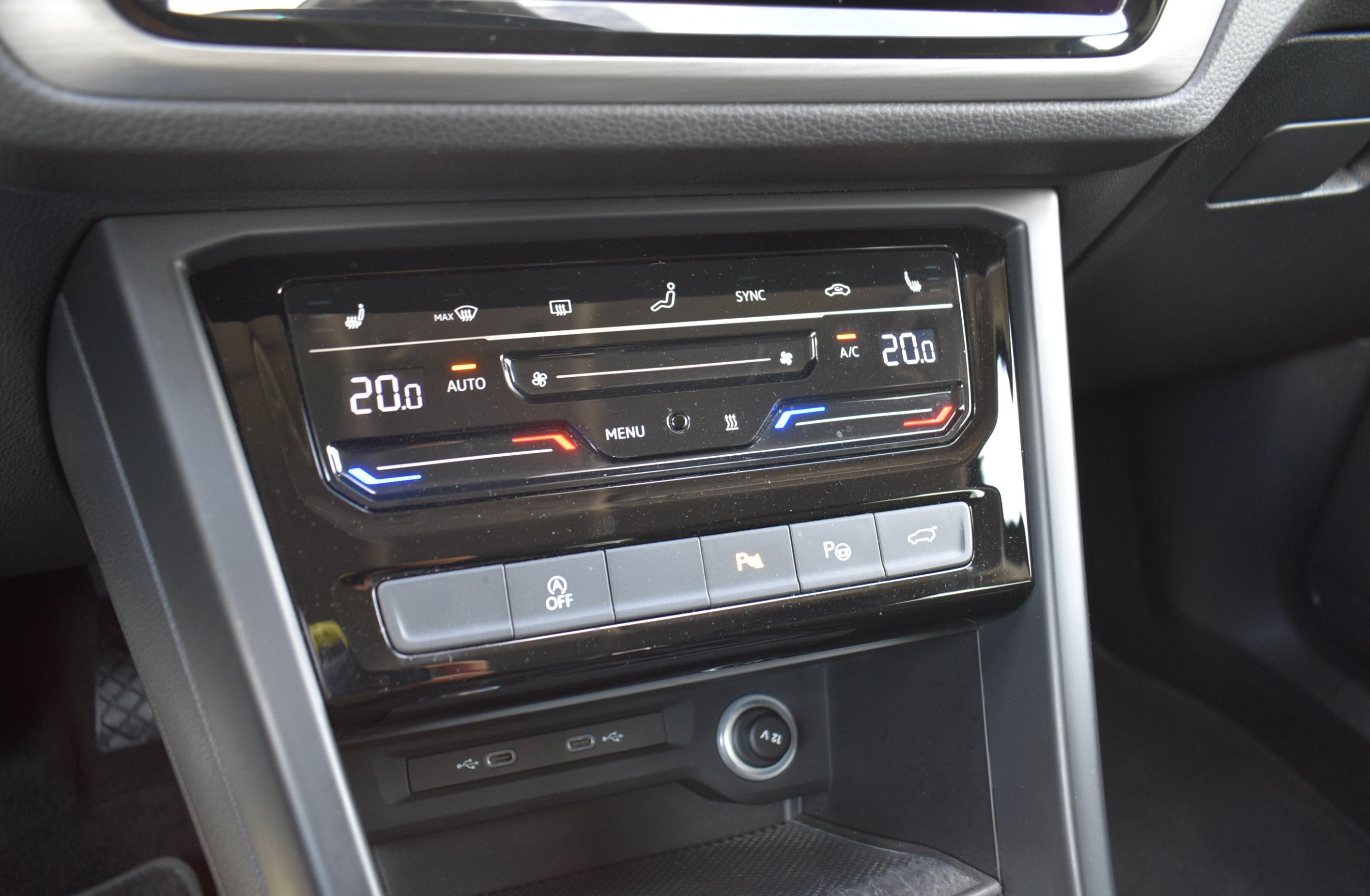 Daumennagel 25 - Volkswagen TOURAN COMFORT/ DIG.C/STAND/7SITZ/RFK/APP/LED/ACC/AHK