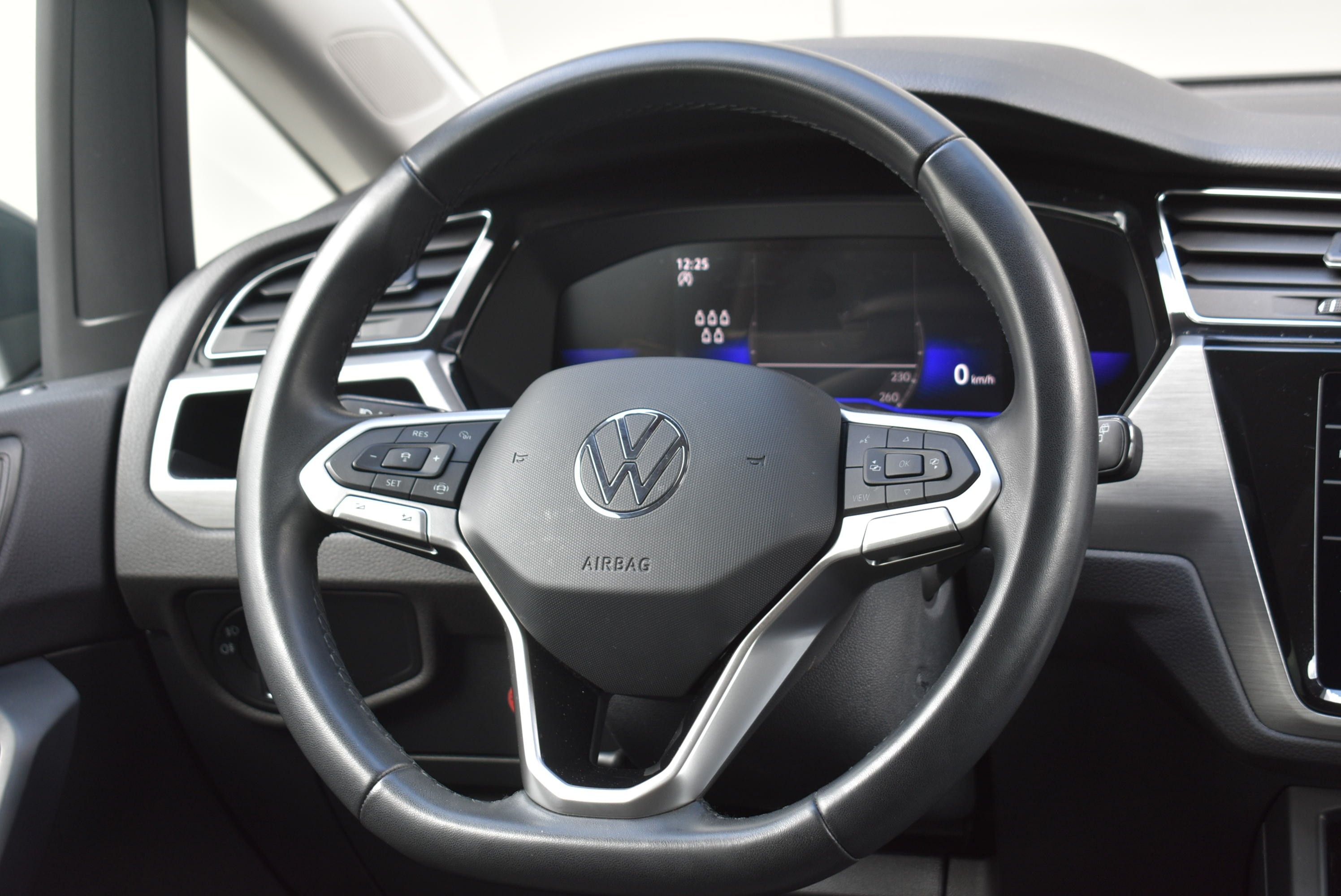 Daumennagel 12 - Volkswagen TOURAN COMFORT/ DIG.C/STAND/7SITZ/RFK/APP/LED/ACC/AHK