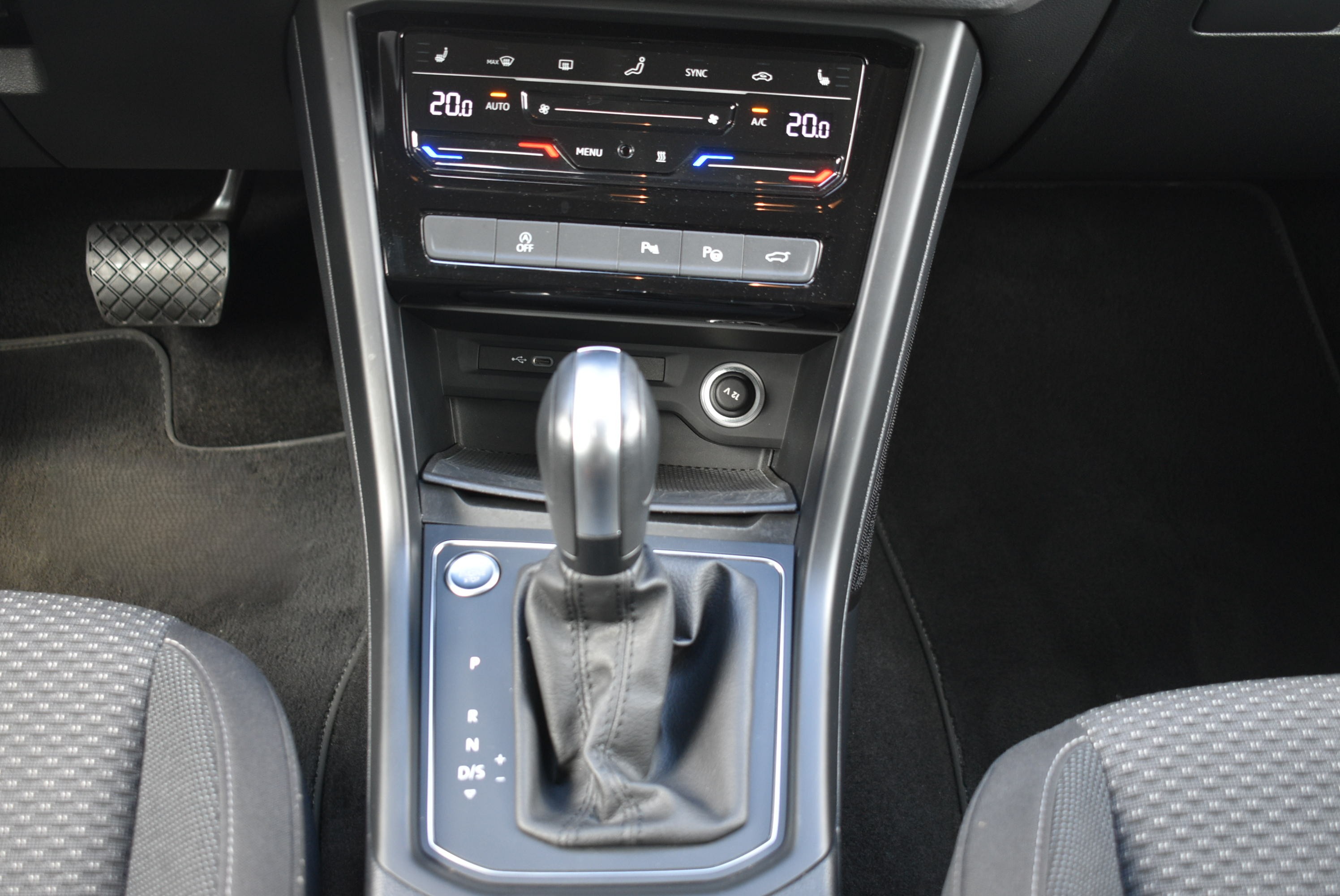 Daumennagel 14 - Volkswagen TOURAN COMFORT/ DIG.C/STAND/7SITZ/RFK/APP/LED/ACC/AHK