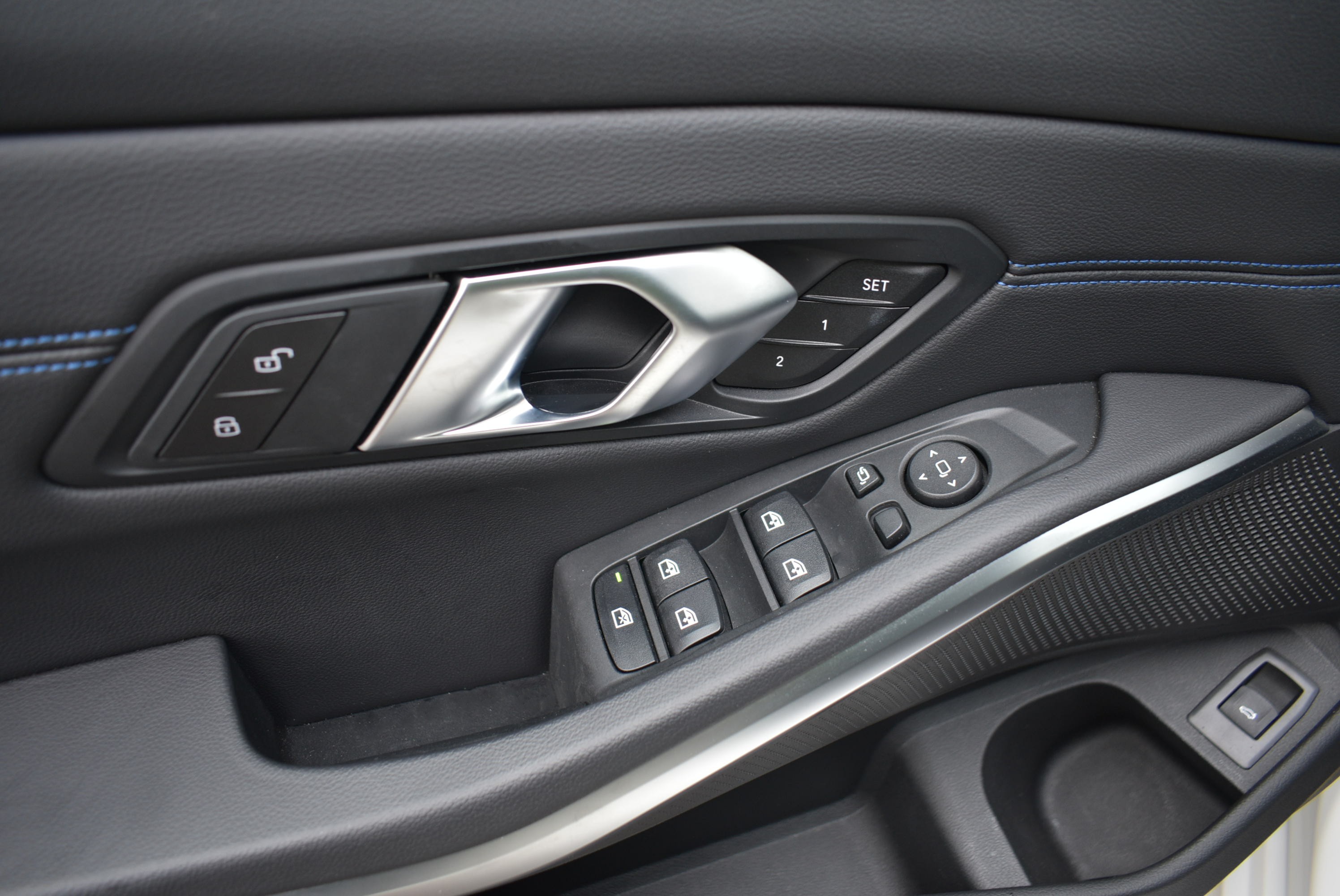 Daumennagel 18 - BMW 318 i M SPORT/SHADOW HUD/ACC/WIDES./MEMORY/LED/AHK