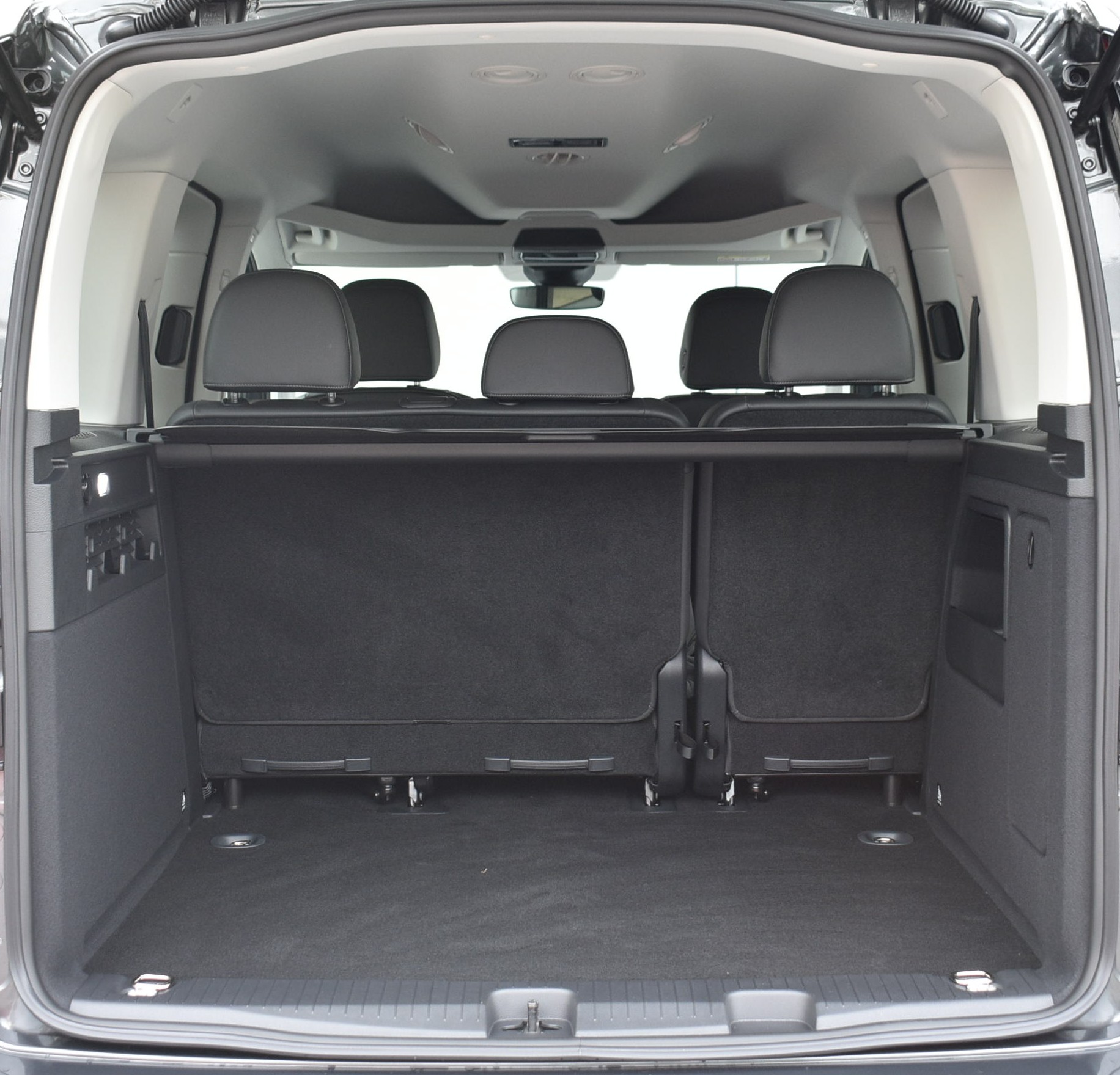 Daumennagel 27 - Volkswagen CADDY TDI STYLE EDI. STANDH./LEDER/LED/5 J.GARANTIE