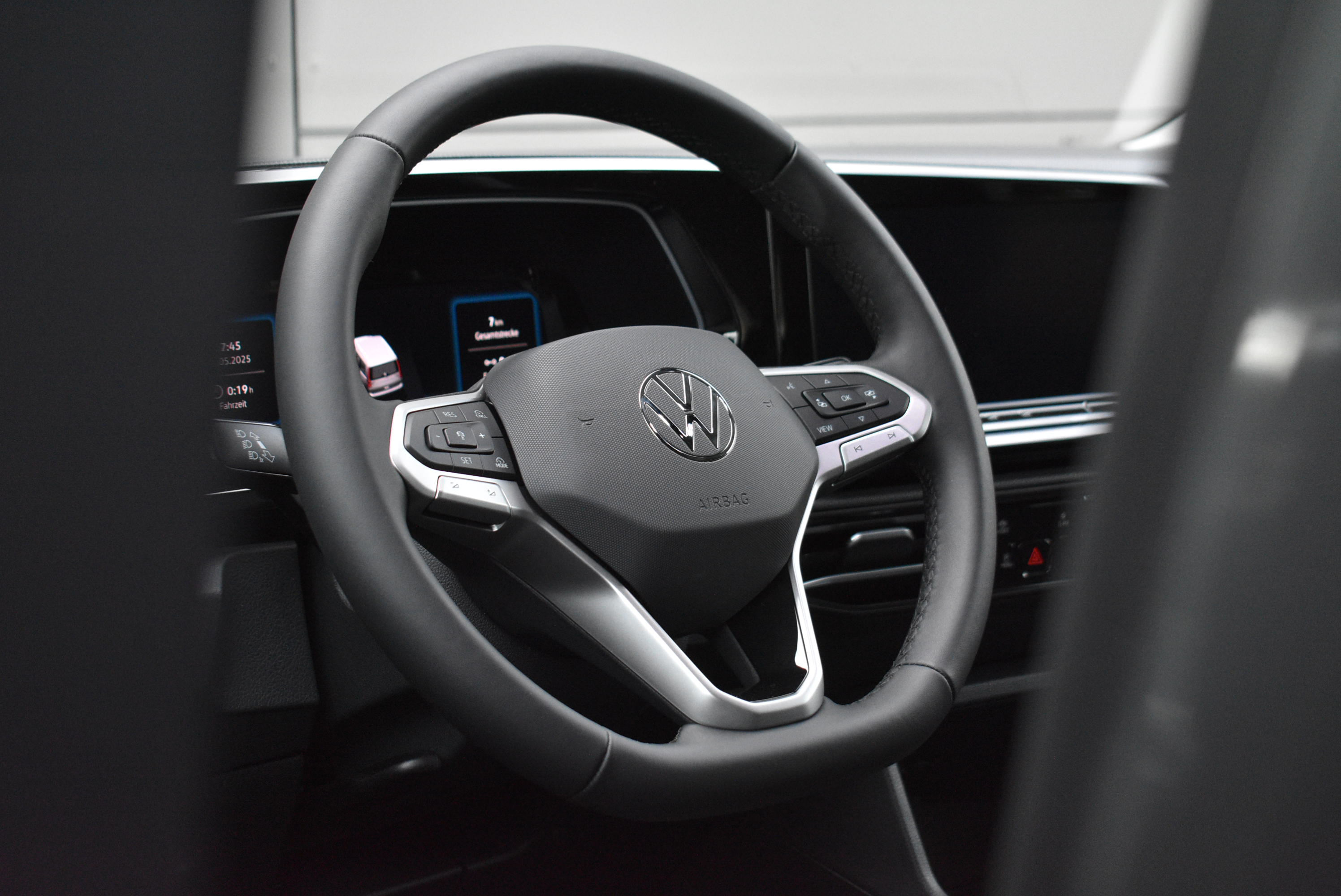 Daumennagel 11 - Volkswagen CADDY TDI STYLE EDI. STANDH./LEDER/LED/5 J.GARANTIE