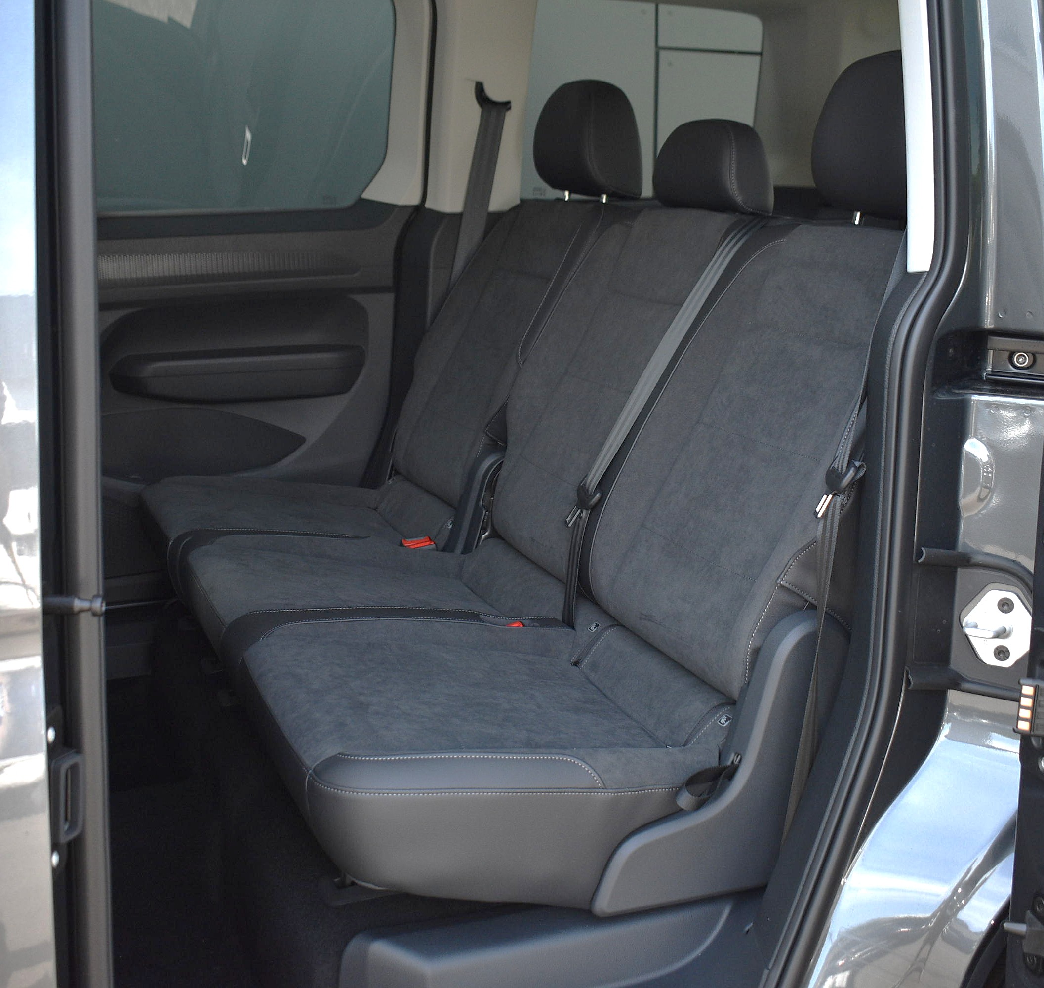 Daumennagel 18 - Volkswagen CADDY TDI STYLE EDI. STANDH./LEDER/LED/5 J.GARANTIE