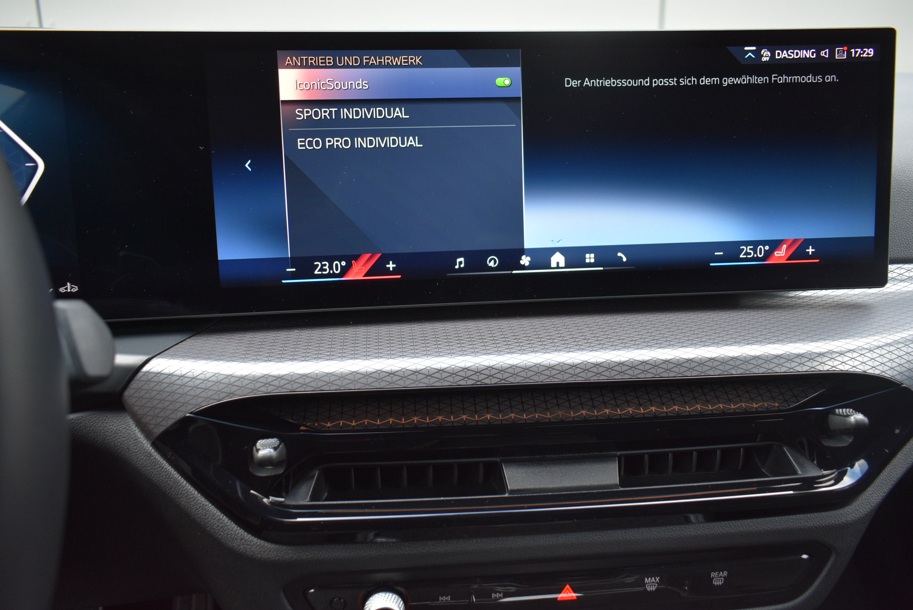 Thumbnail 29 - BMW 330 IX/M-SPORT/SHADOW/ WIDES./HUD/ACC/360°/AHK/CAR-PLAY