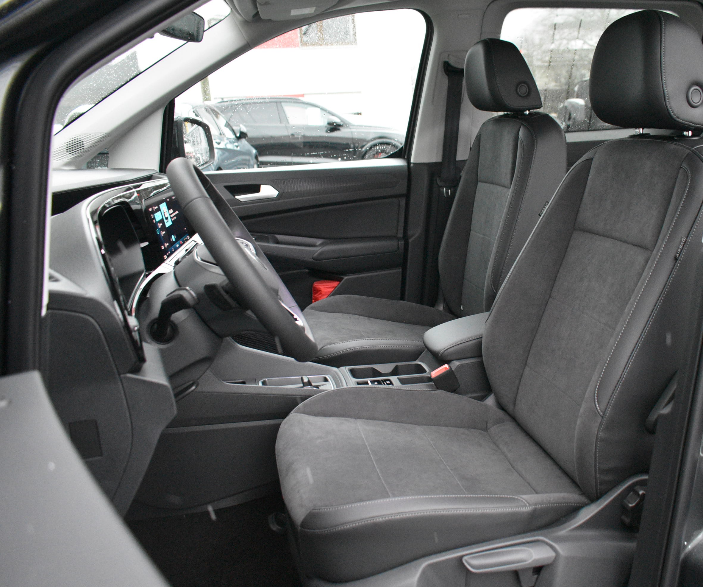 Daumennagel 12 - Volkswagen CADDY MAXI DSG TDI STY. STHZ./LEDER/LED/5 J.GARANTIE
