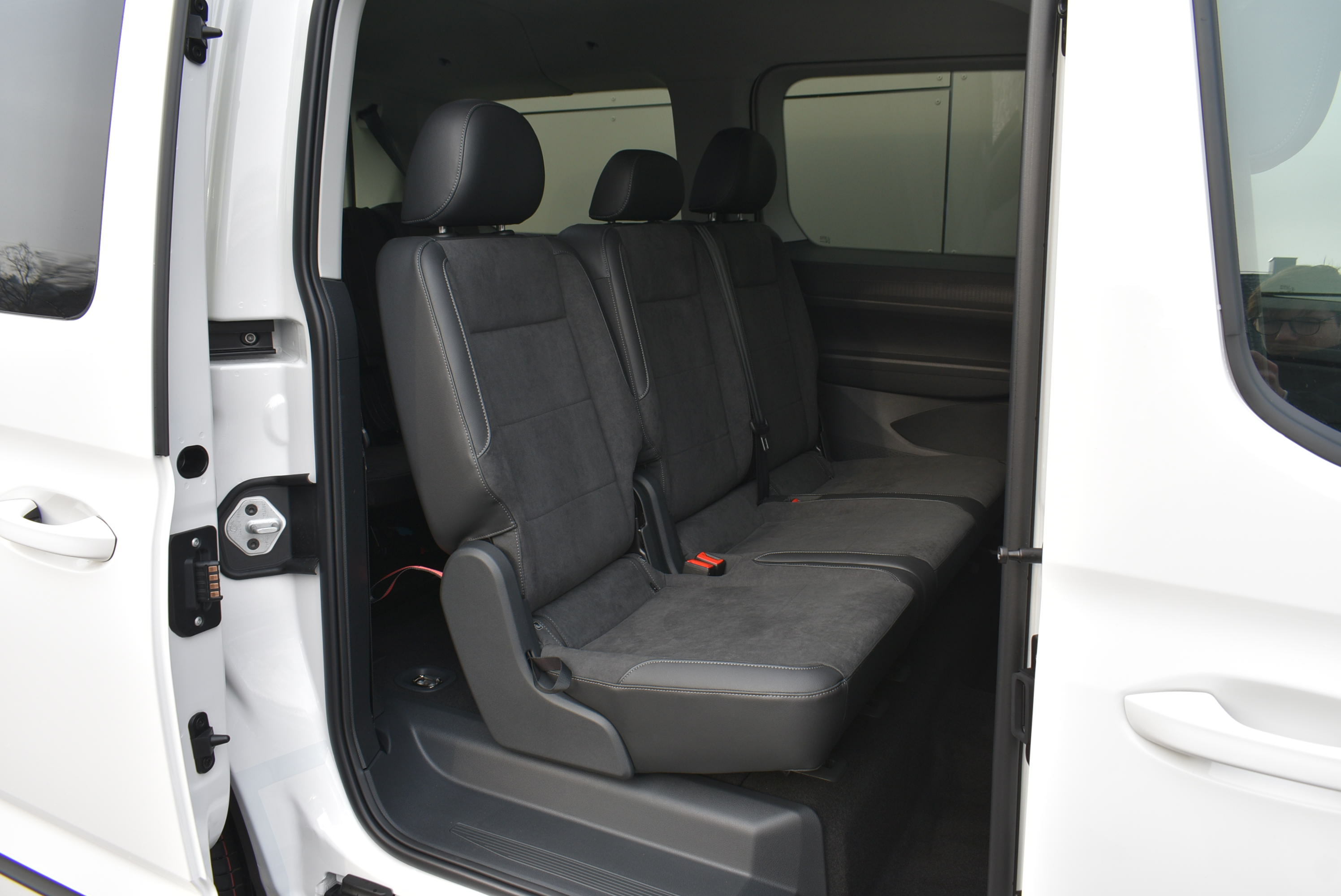 Daumennagel 21 - Volkswagen CADDY MAXI DSG TDI STY. STHZ./LEDER/LED/5 J.GARANTIE