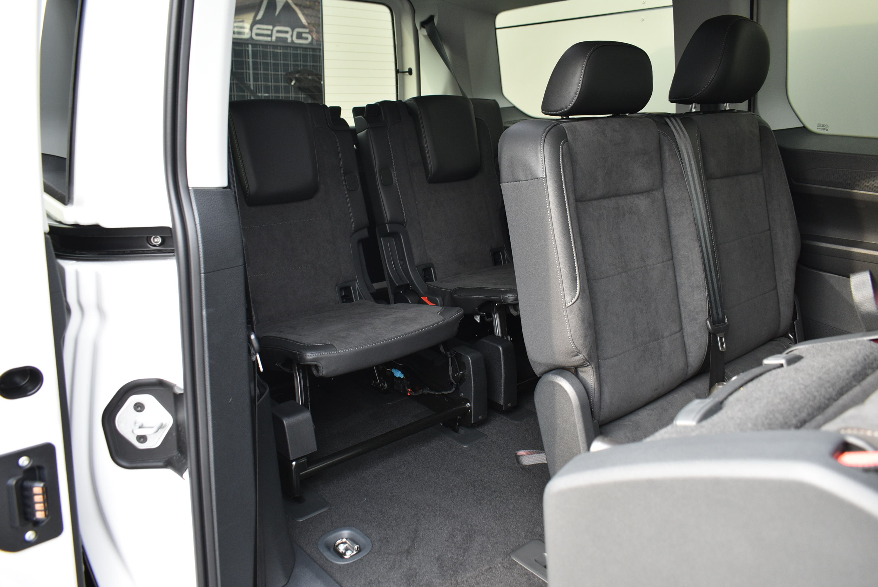 Daumennagel 22 - Volkswagen CADDY MAXI DSG TDI STY. STHZ./LEDER/LED/5 J.GARANTIE