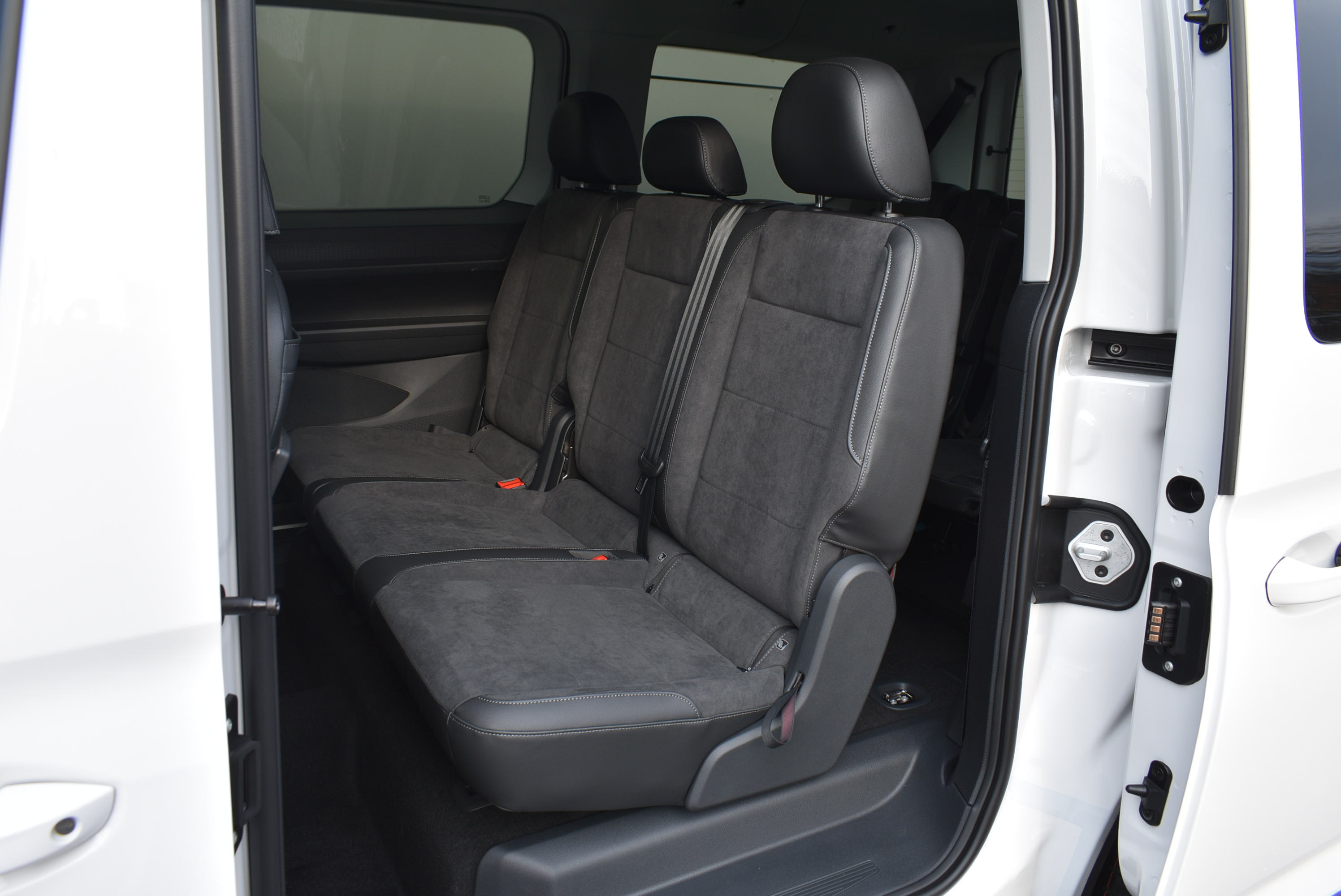 Daumennagel 23 - Volkswagen CADDY MAXI DSG TDI STY. STHZ./LEDER/LED/5 J.GARANTIE
