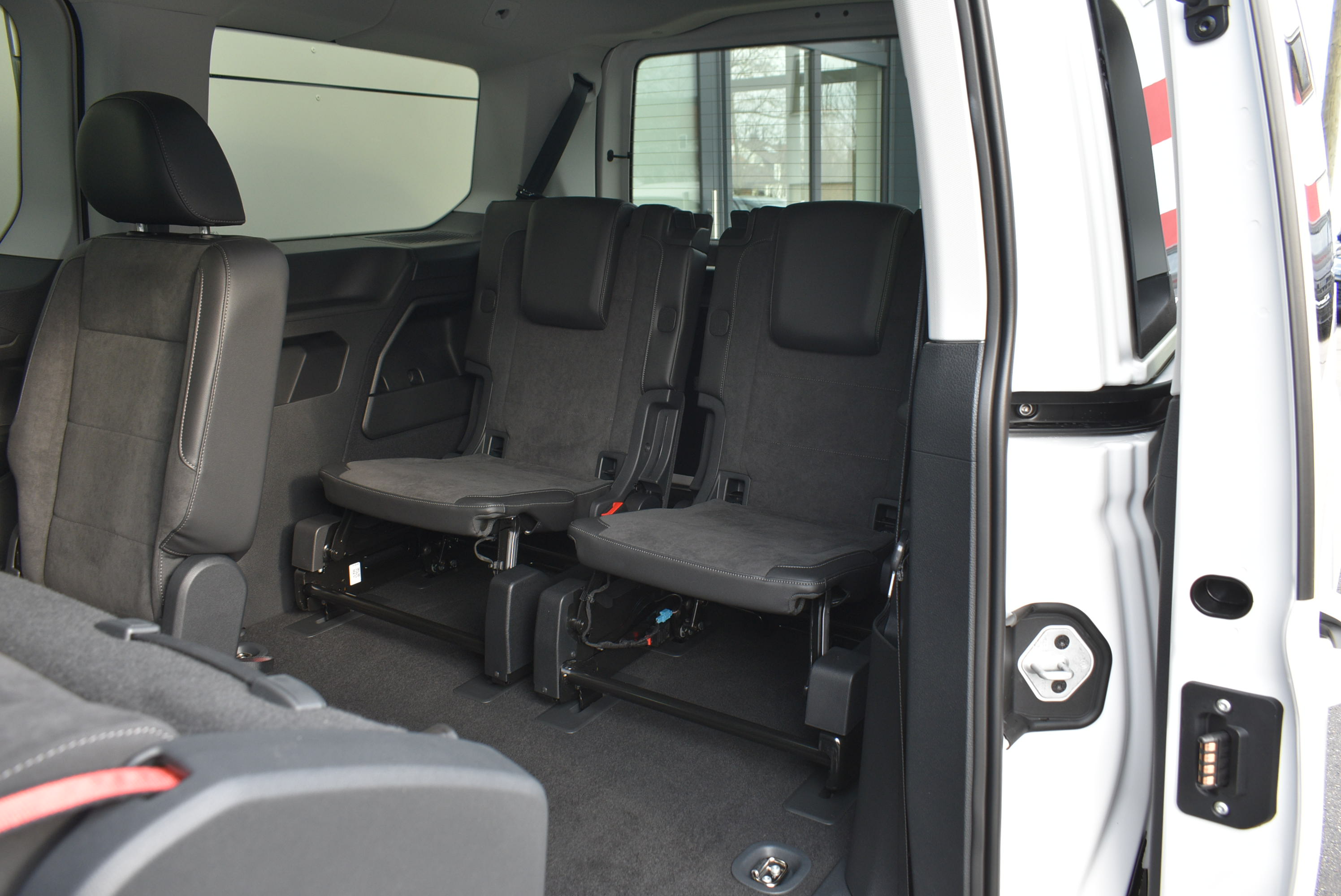 Daumennagel 24 - Volkswagen CADDY MAXI DSG TDI STY. STHZ./LEDER/LED/5 J.GARANTIE