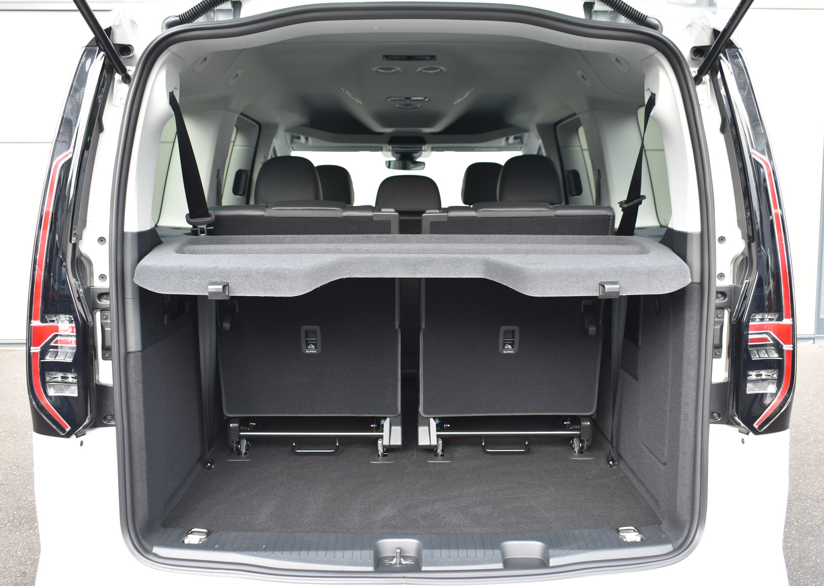 Daumennagel 29 - Volkswagen CADDY MAXI DSG TDI STY. STHZ./LEDER/LED/5 J.GARANTIE