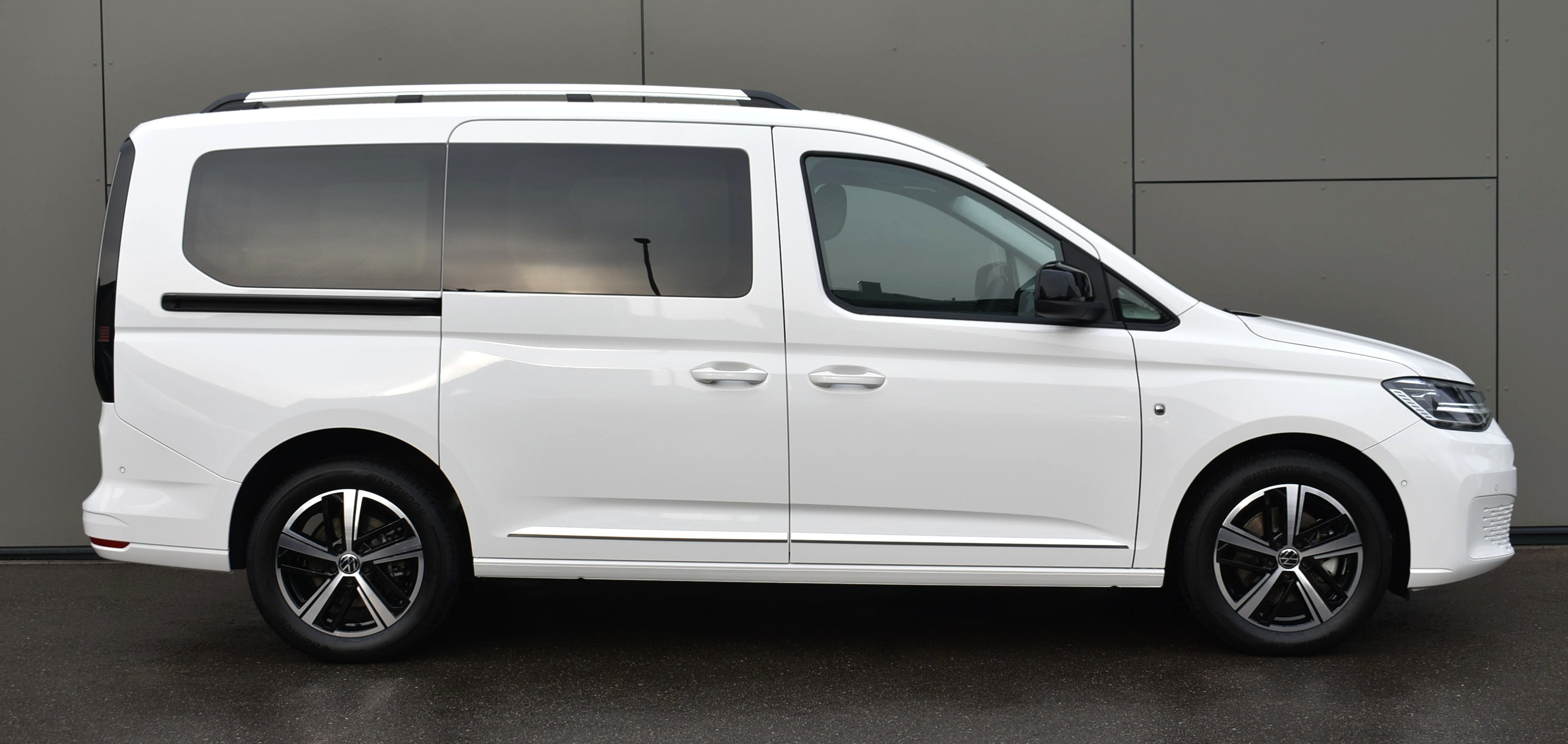 Daumennagel 6 - Volkswagen CADDY MAXI DSG TDI STY. STHZ./LEDER/LED/5 J.GARANTIE