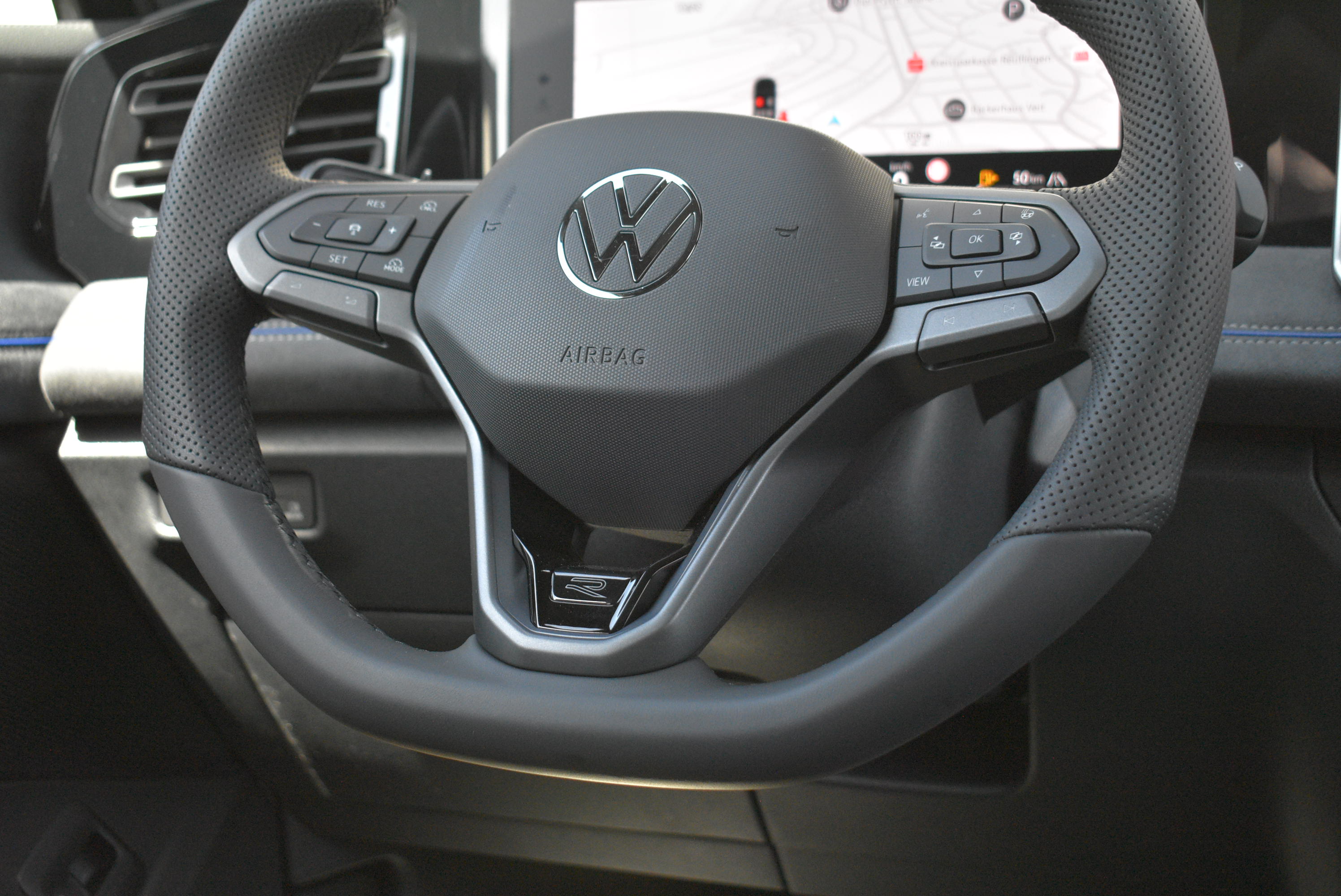 Thumbnail 15 - Volkswagen Tiguan R-LINE /STHZ HUD/PANO/20 ZOLL/H&K/BLACK/IQ