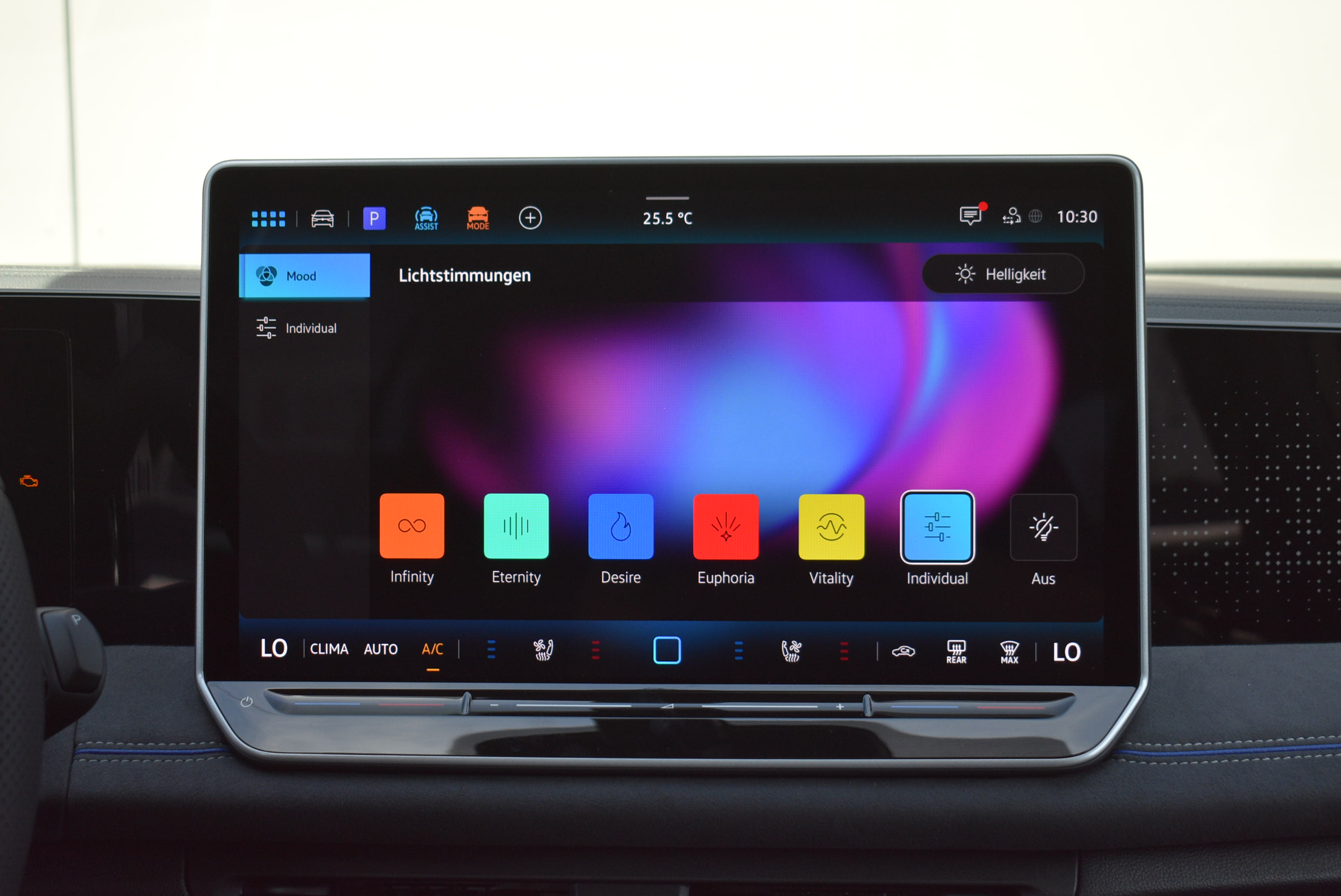 Thumbnail 28 - Volkswagen Tiguan R-LINE /STHZ HUD/PANO/20 ZOLL/H&K/BLACK/IQ