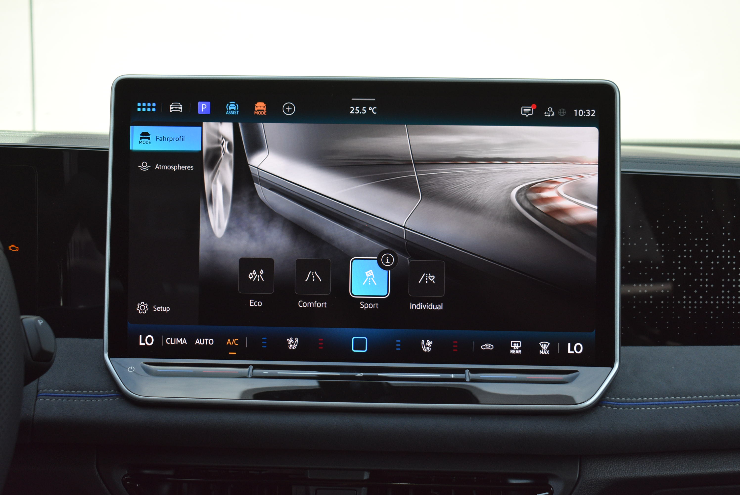 Thumbnail 33 - Volkswagen Tiguan R-LINE /STHZ HUD/PANO/20 ZOLL/H&K/BLACK/IQ