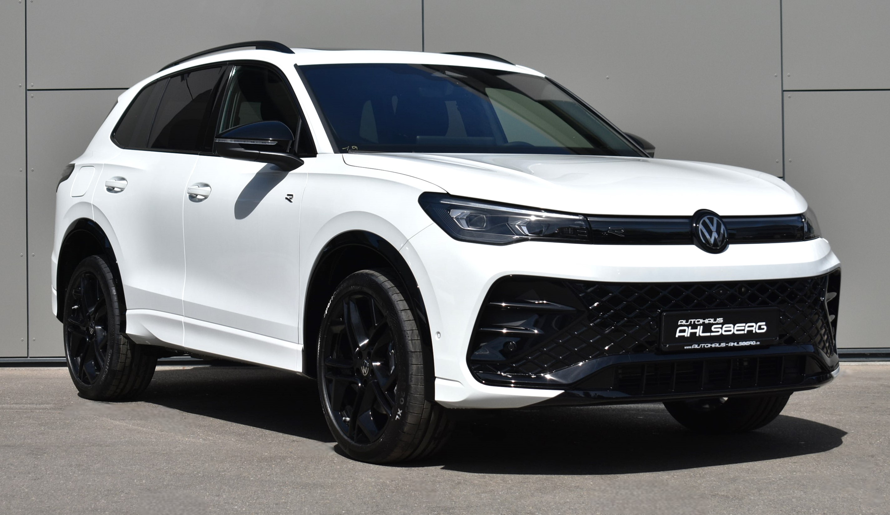 Thumbnail 3 - Volkswagen Tiguan R-LINE /STHZ HUD/PANO/20 ZOLL/H&K/BLACK/IQ