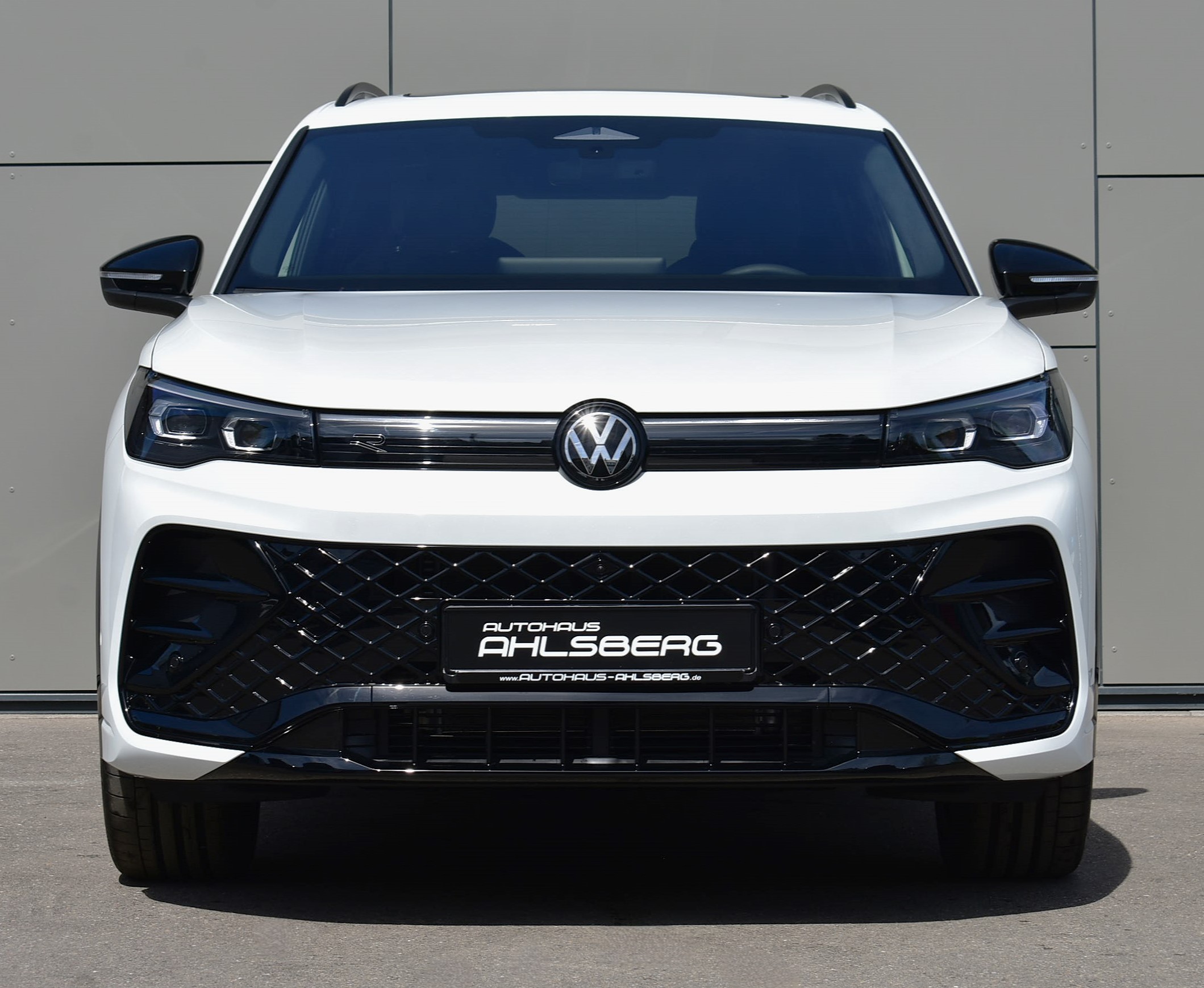 Thumbnail 2 - Volkswagen Tiguan R-LINE /STHZ HUD/PANO/20 ZOLL/H&K/BLACK/IQ
